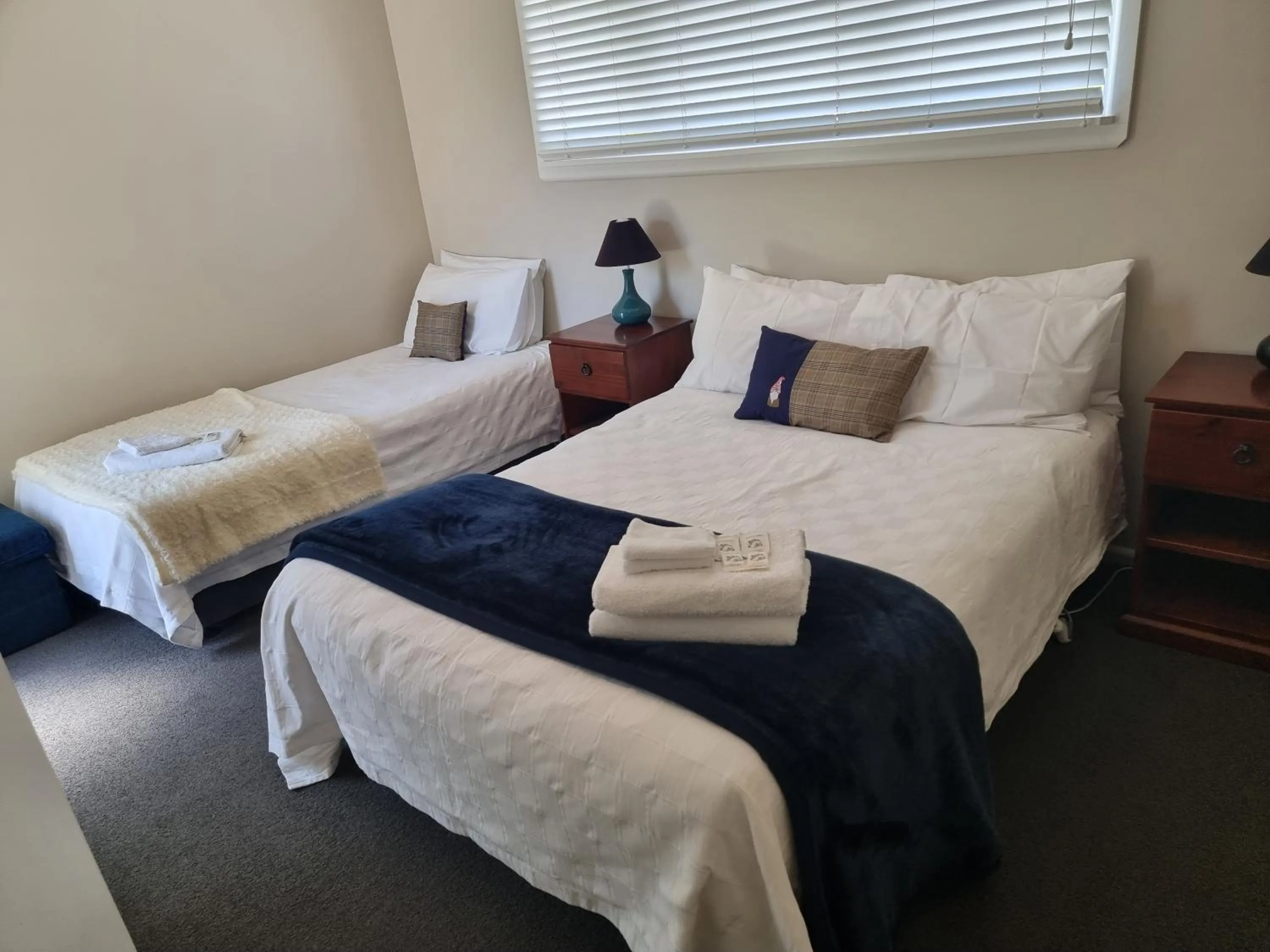 Bedroom, Bed in Cheviot Motels, Cabins and Camp