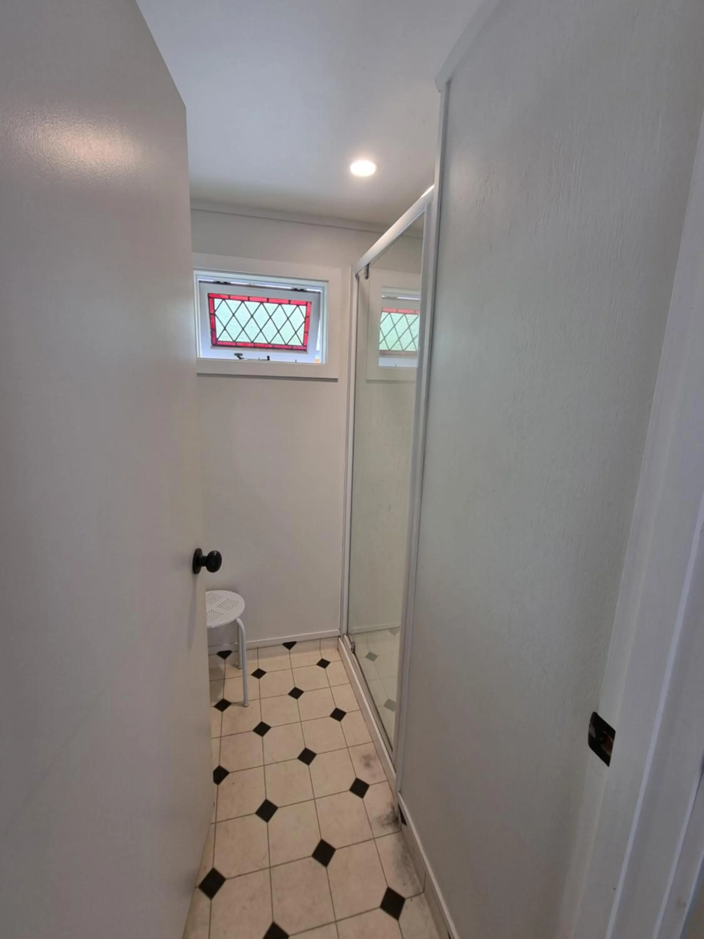 Public Bath in Cheviot Motels, Cabins and Camp