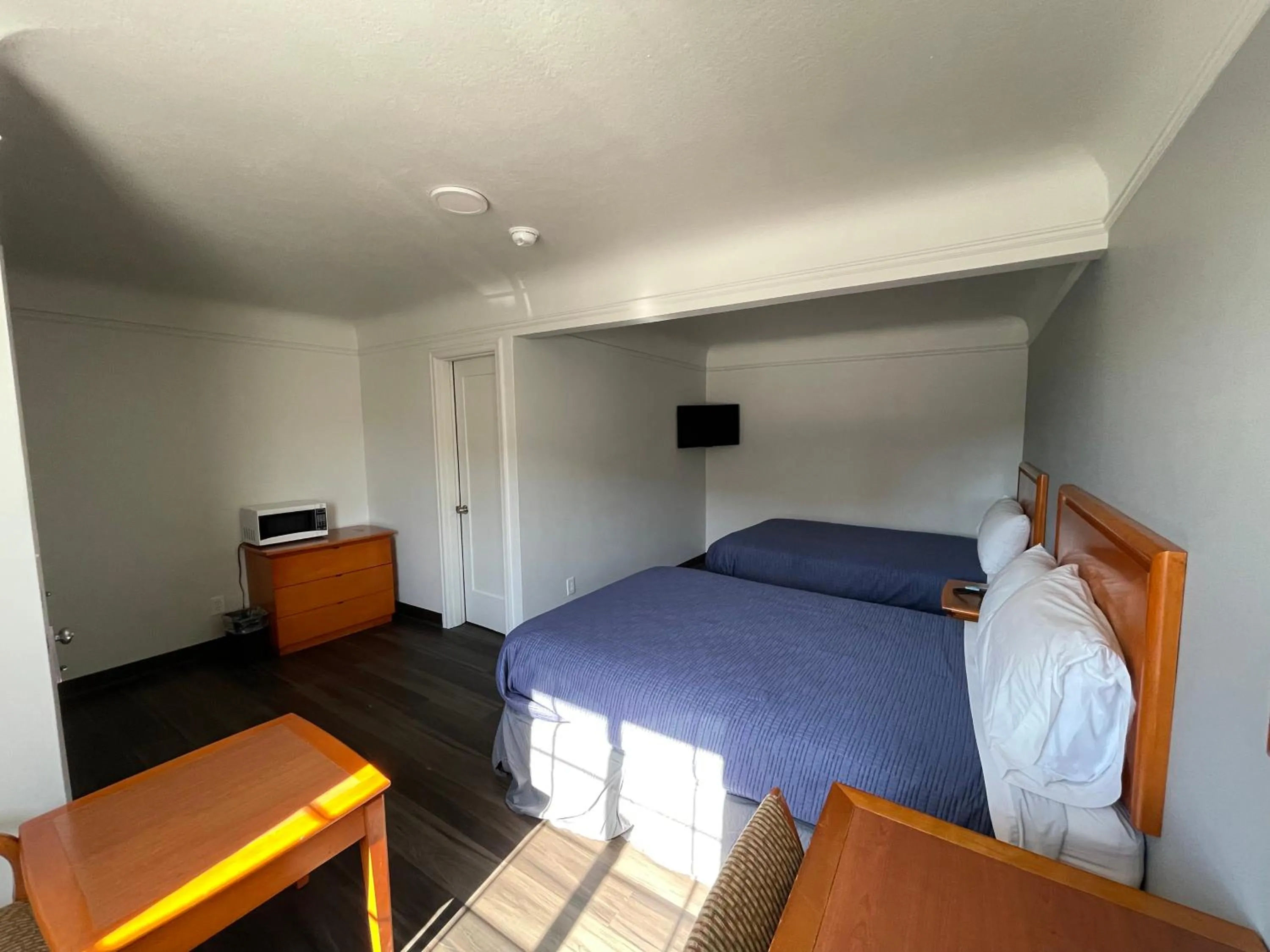 Photo of the whole room, Bed in Holiday Motel