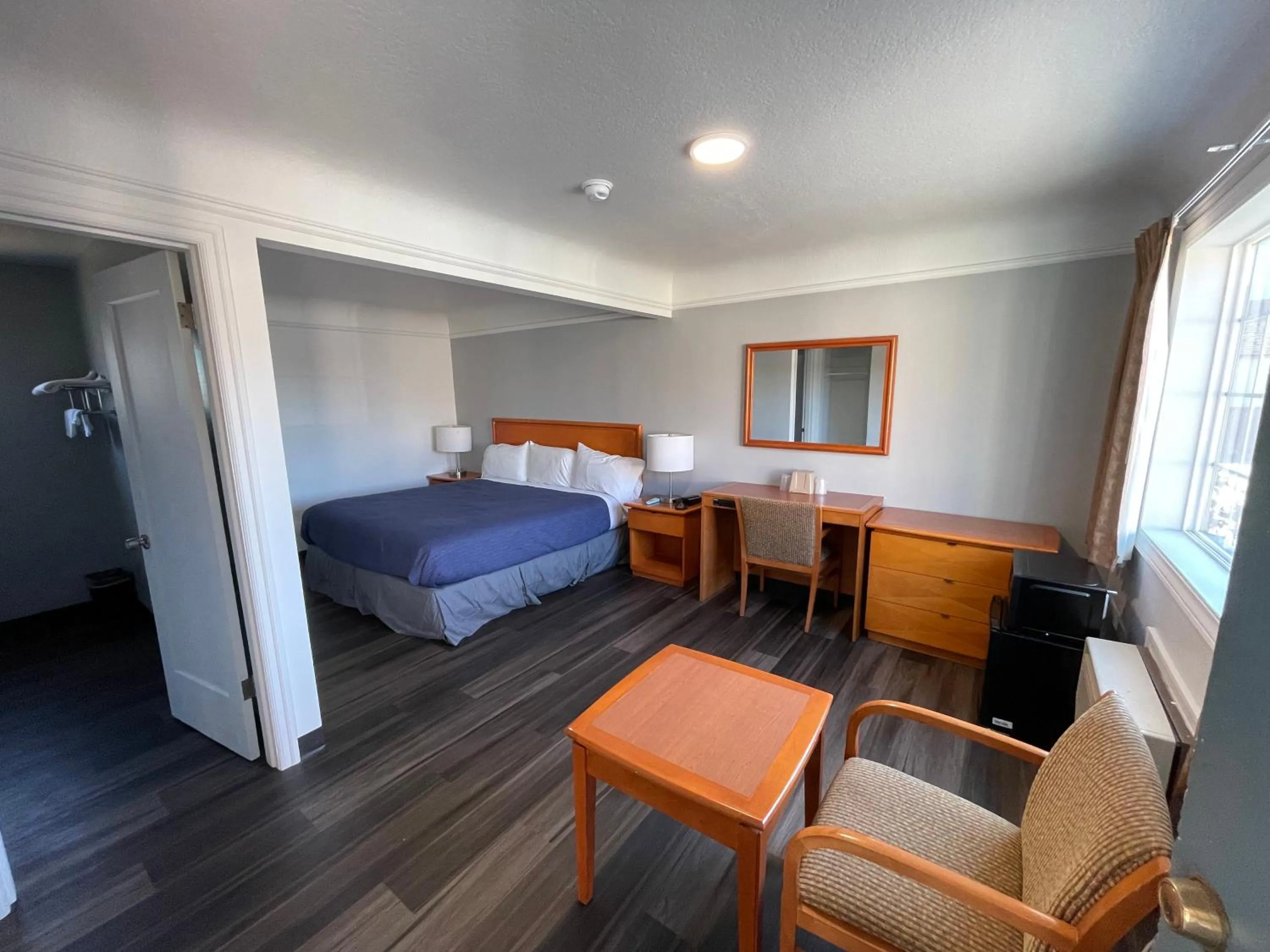 Photo of the whole room, Bed in Holiday Motel