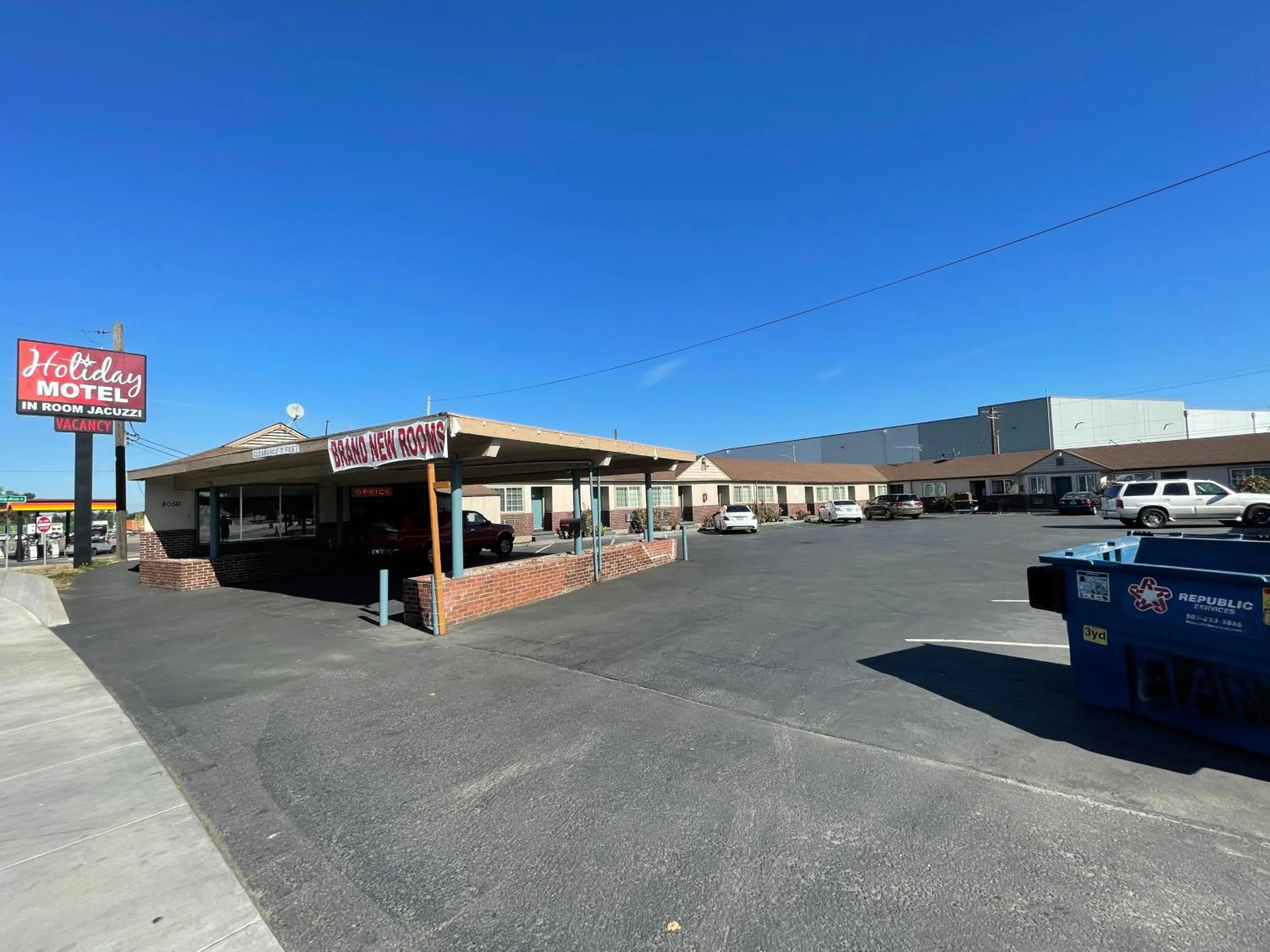 Property building in Holiday Motel