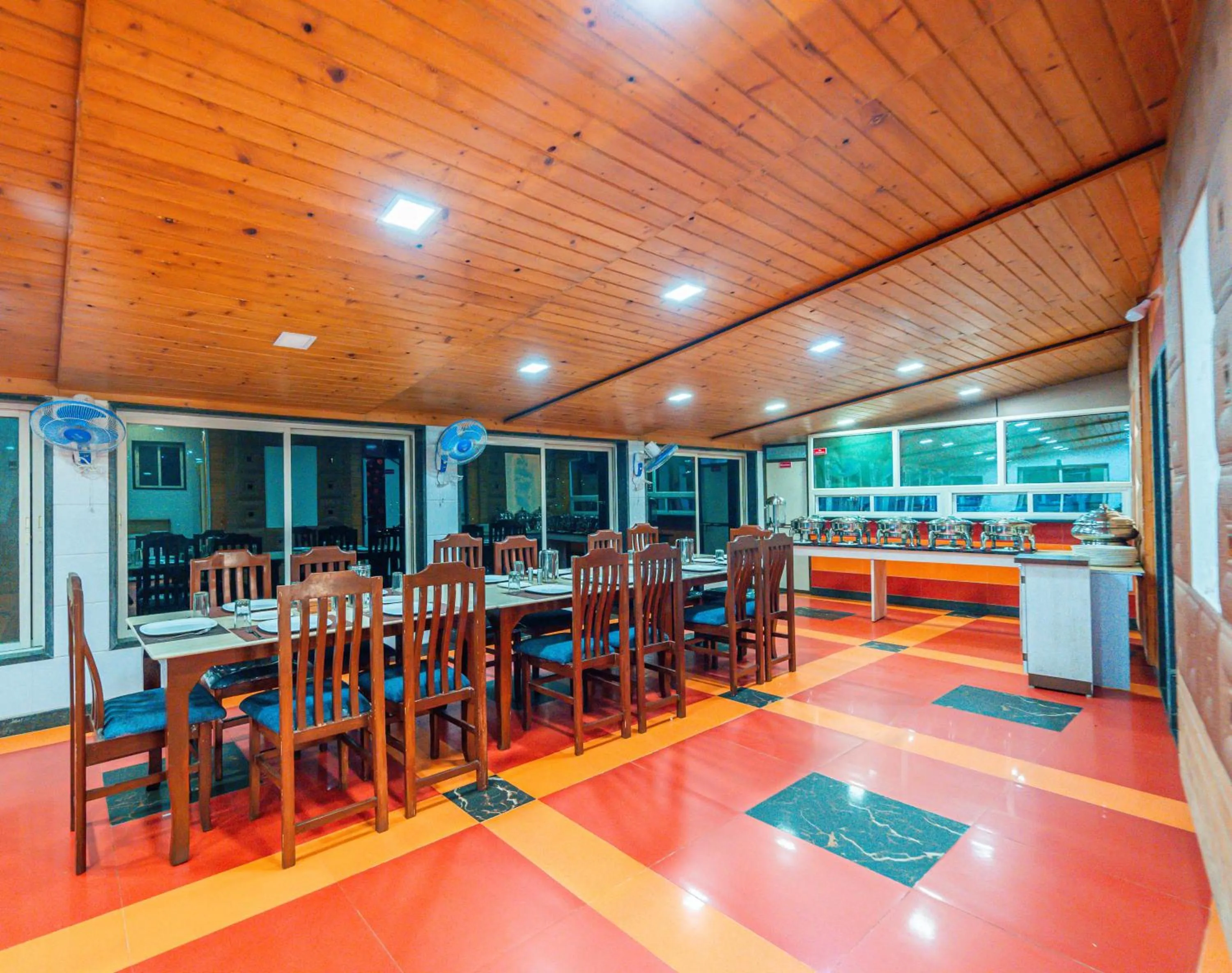 Restaurant/places to eat in Treebo Raval Resort with Valley View