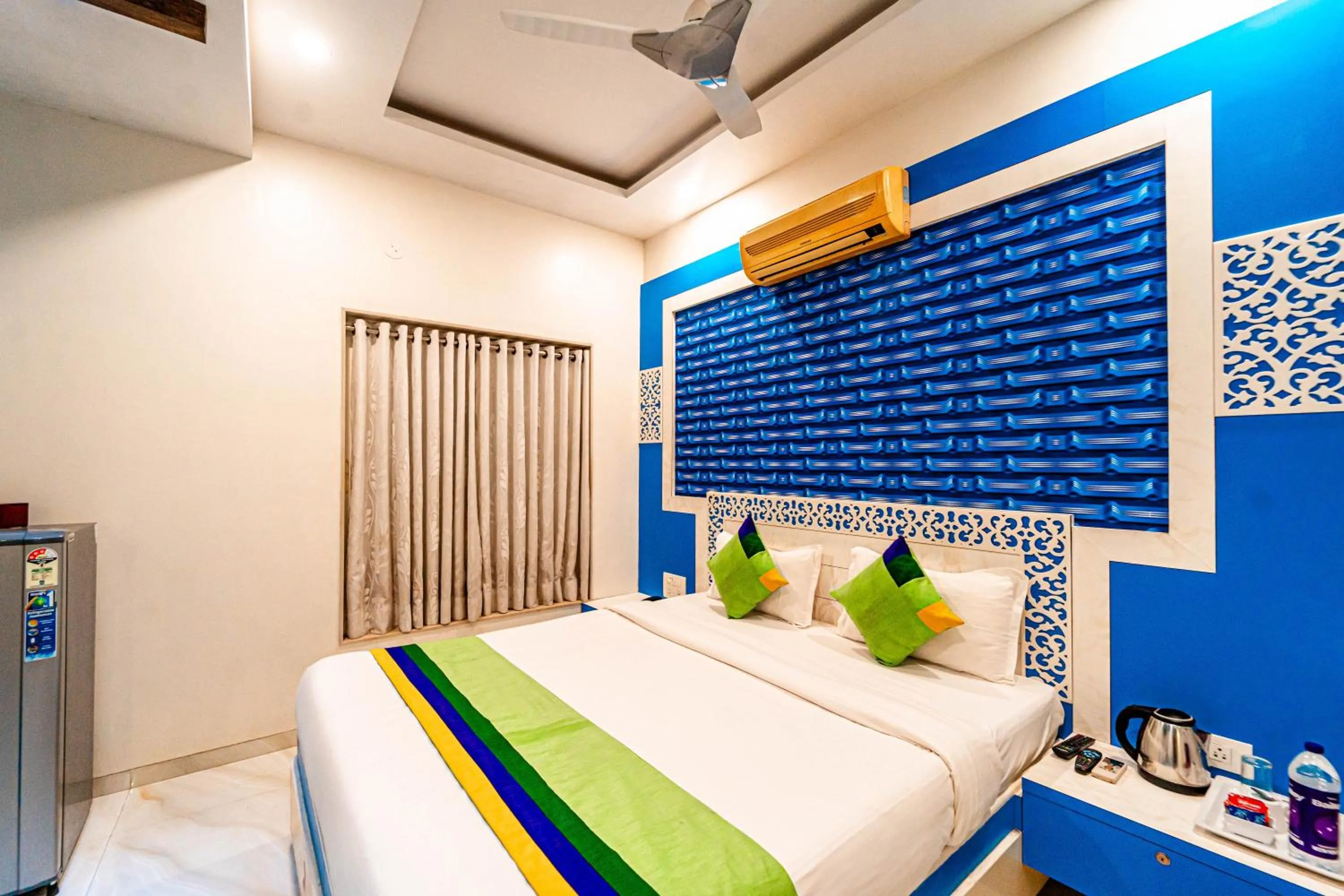 Bedroom in Treebo Raval Resort with Valley View