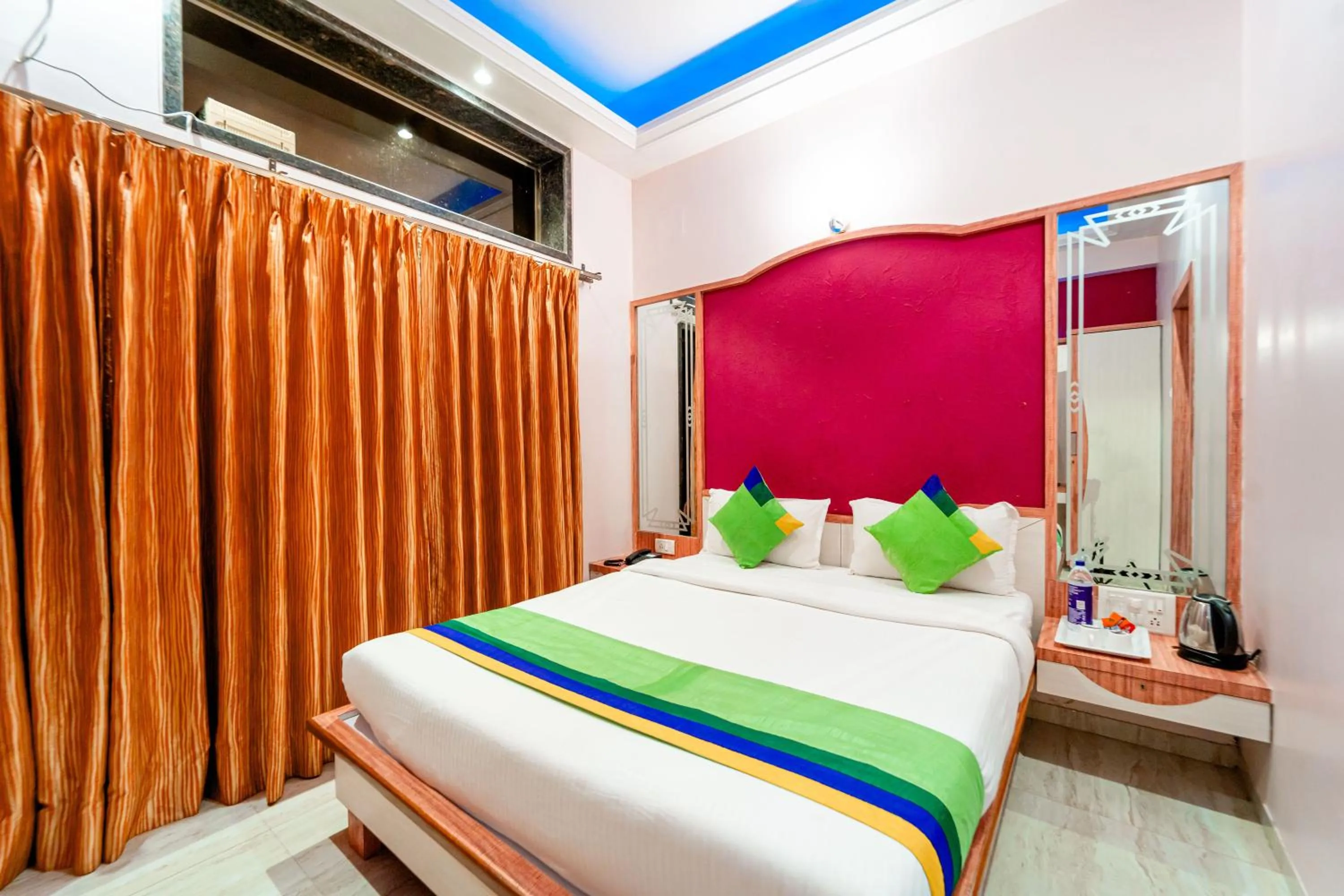 Bedroom in Treebo Raval Resort with Valley View