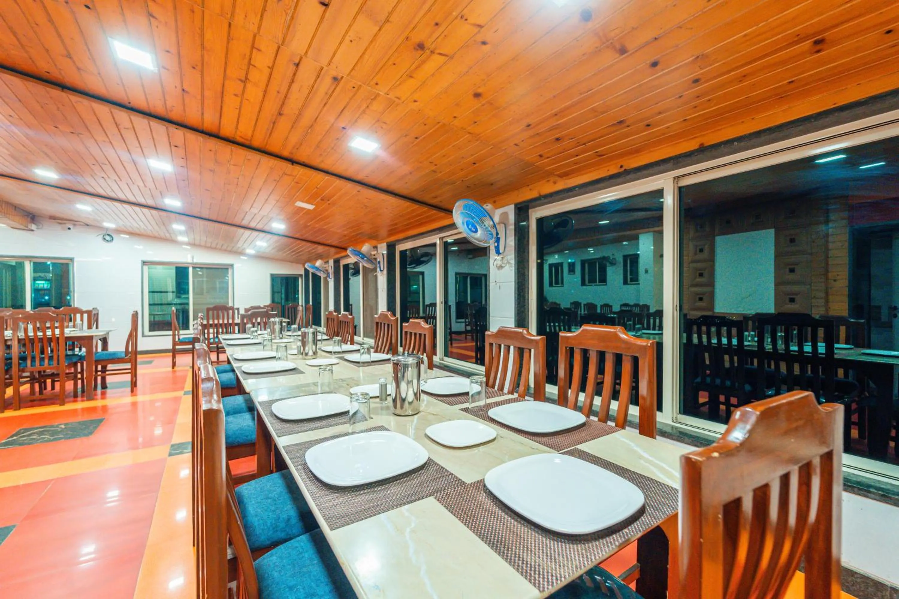 Restaurant/places to eat in Treebo Raval Resort with Valley View