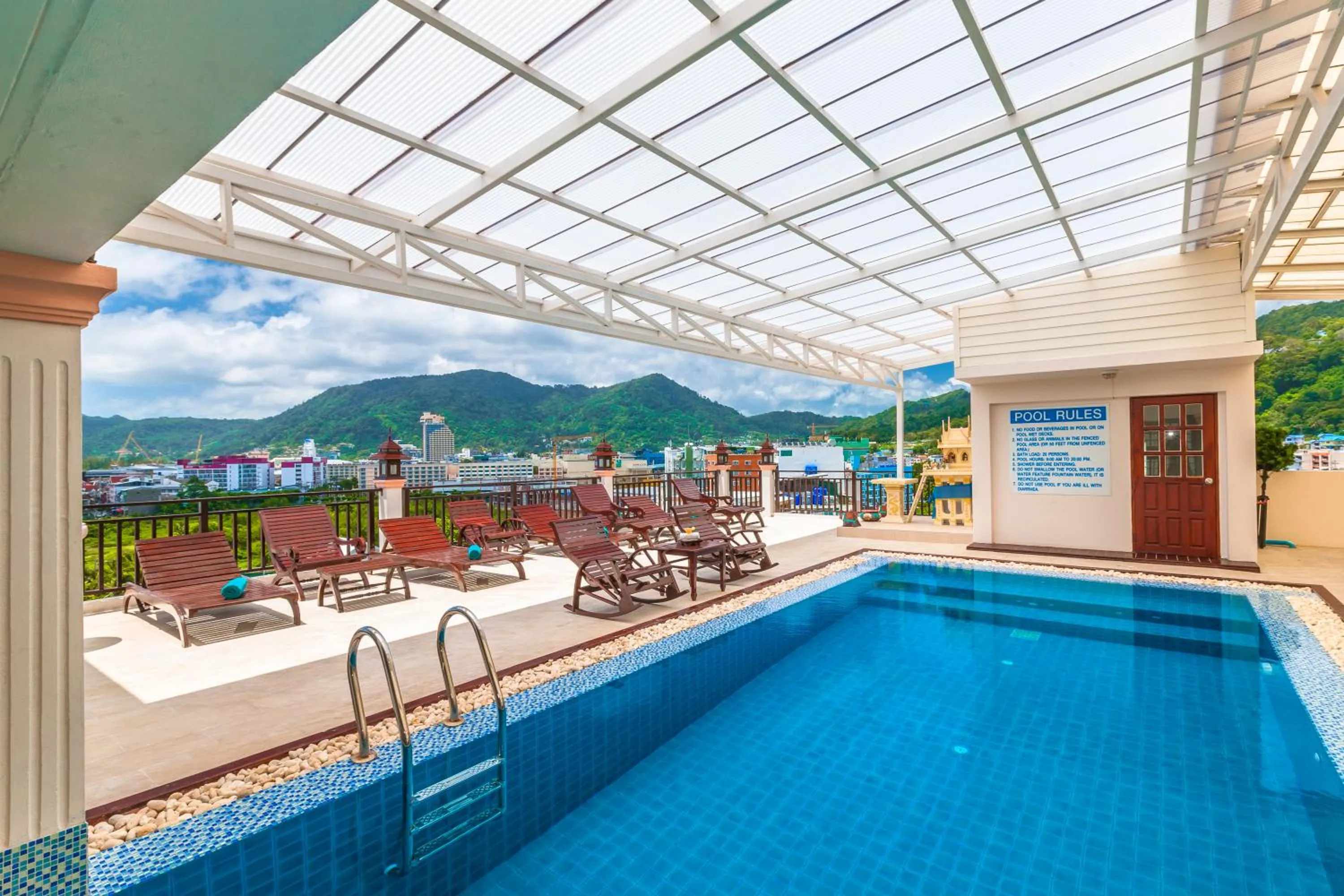 Swimming pool in Patong Heaven