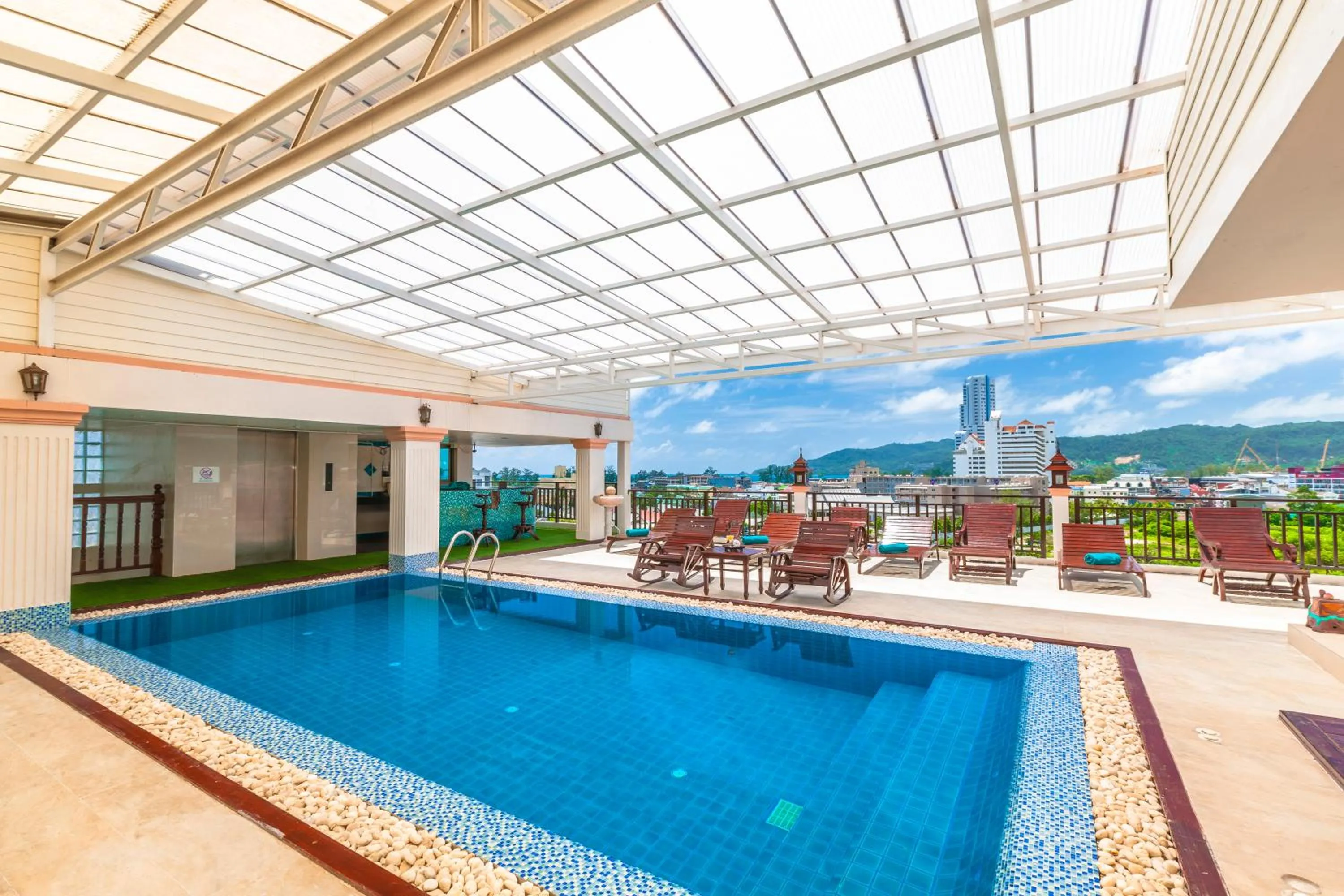 Swimming pool in Patong Heaven