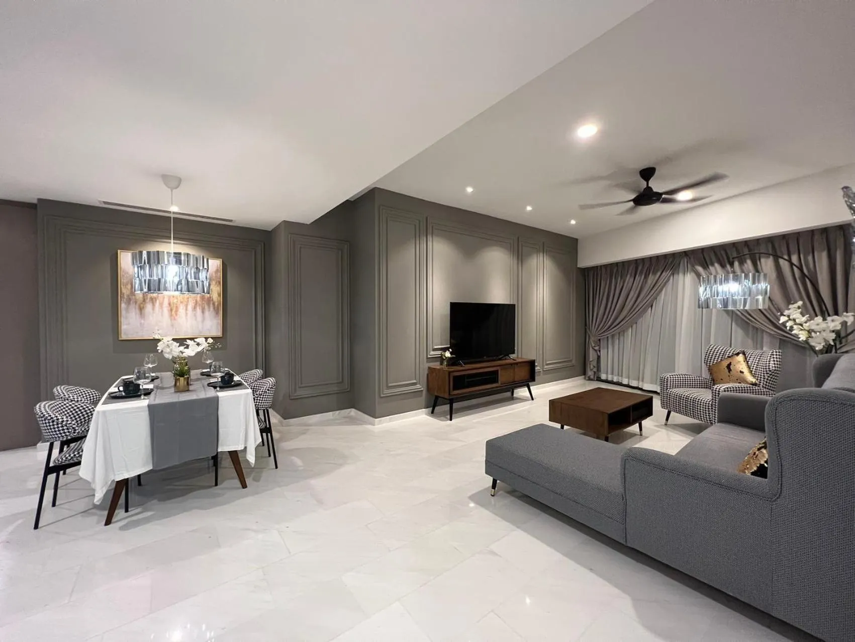 Deluxe Family Suite in The Eaton Residences by Times 8