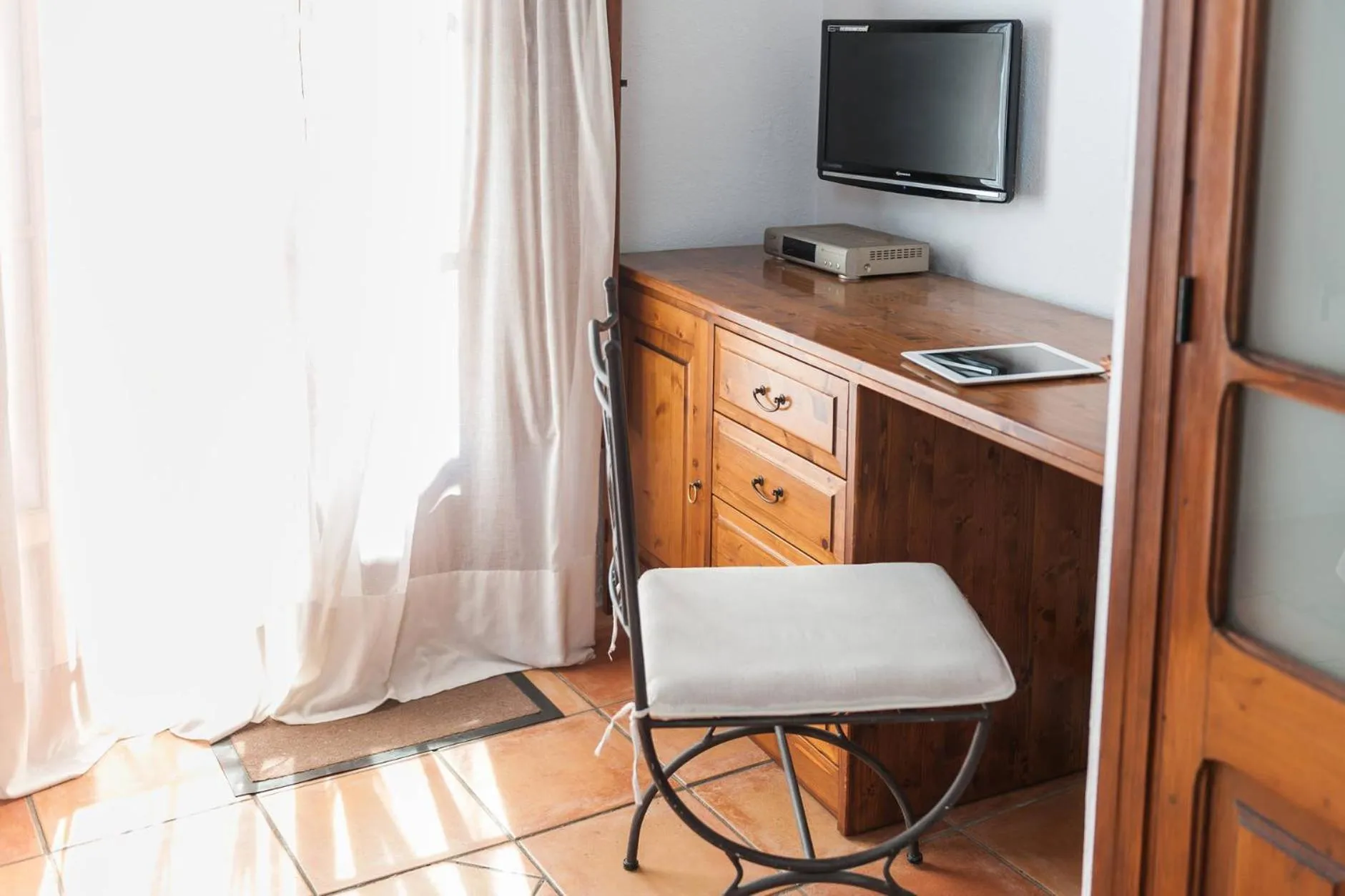 TV and multimedia in Hotel Can Simo