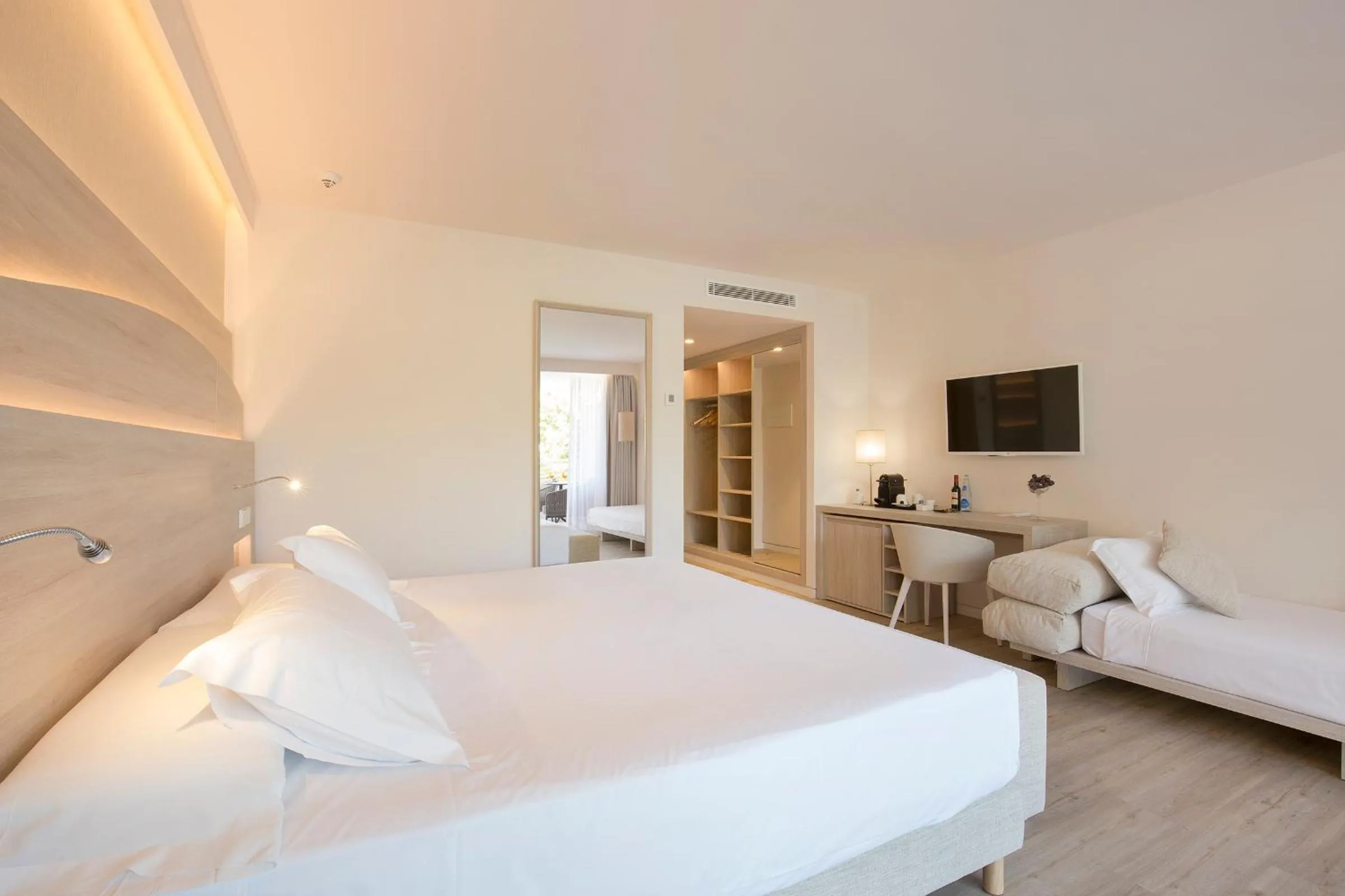 TV and multimedia, Bed in Canyamel Park Hotel & Spa - 4* Sup - Adults only (+16)