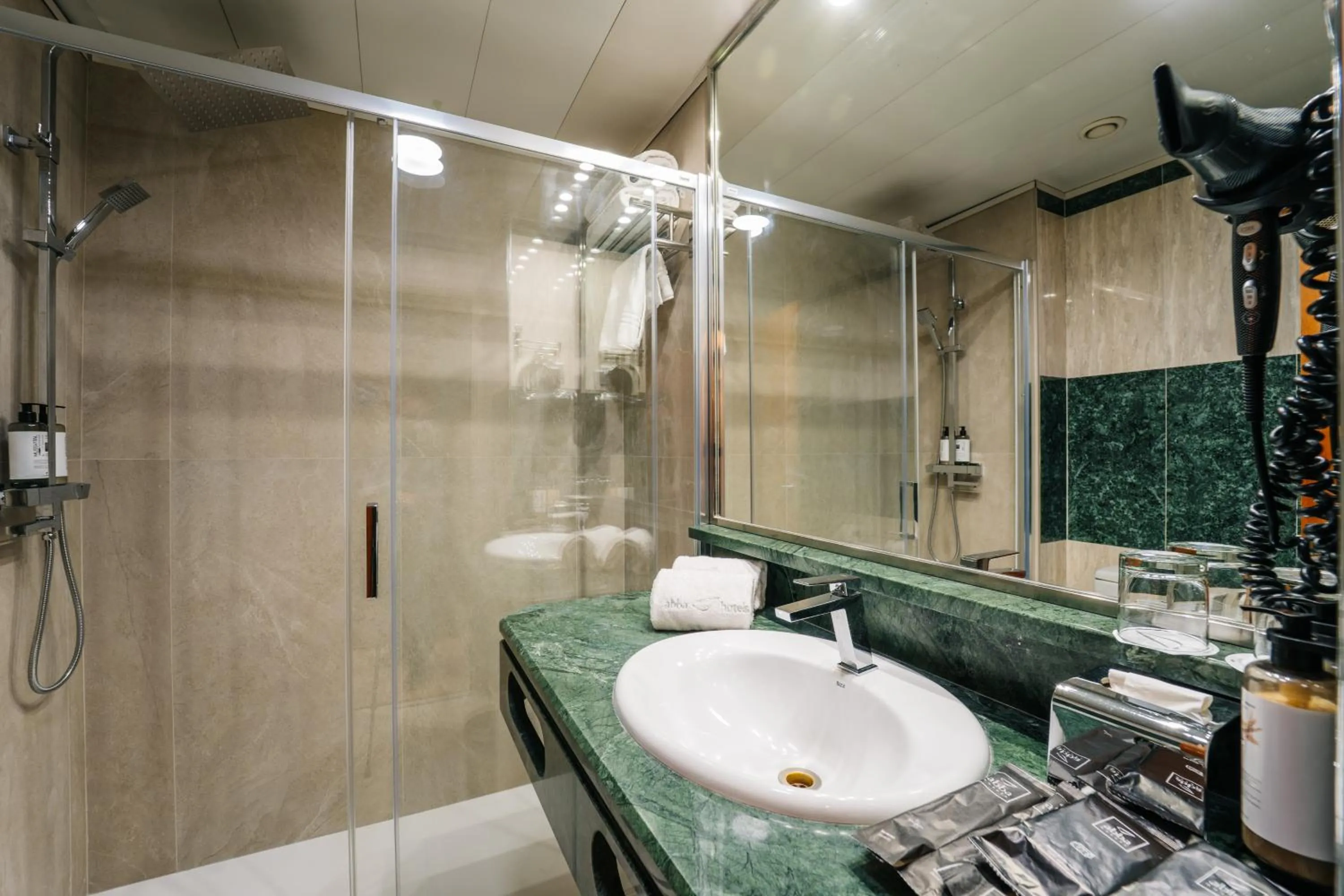 Bathroom in Abba Rambla Hotel