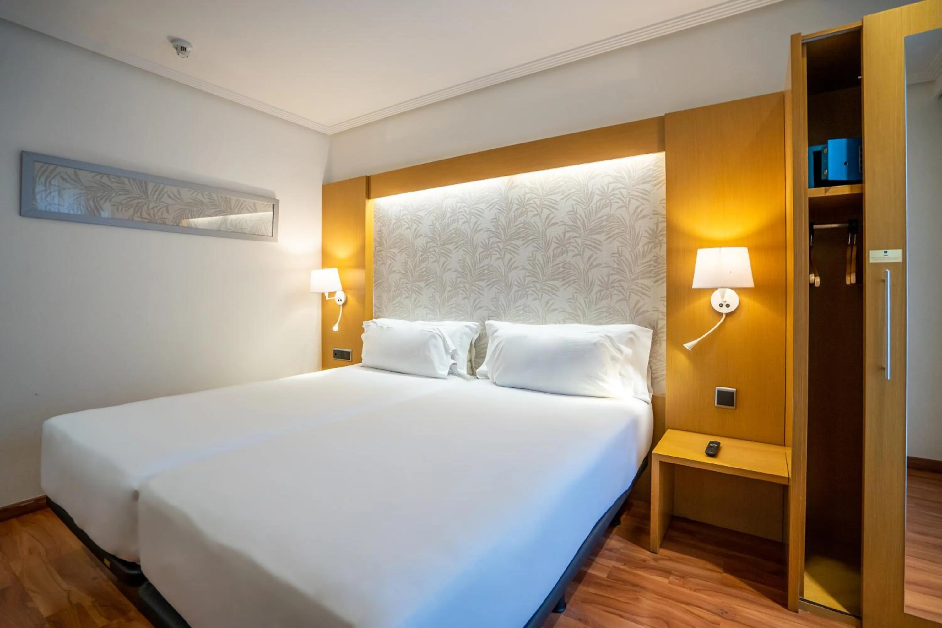 Bed in Abba Rambla Hotel