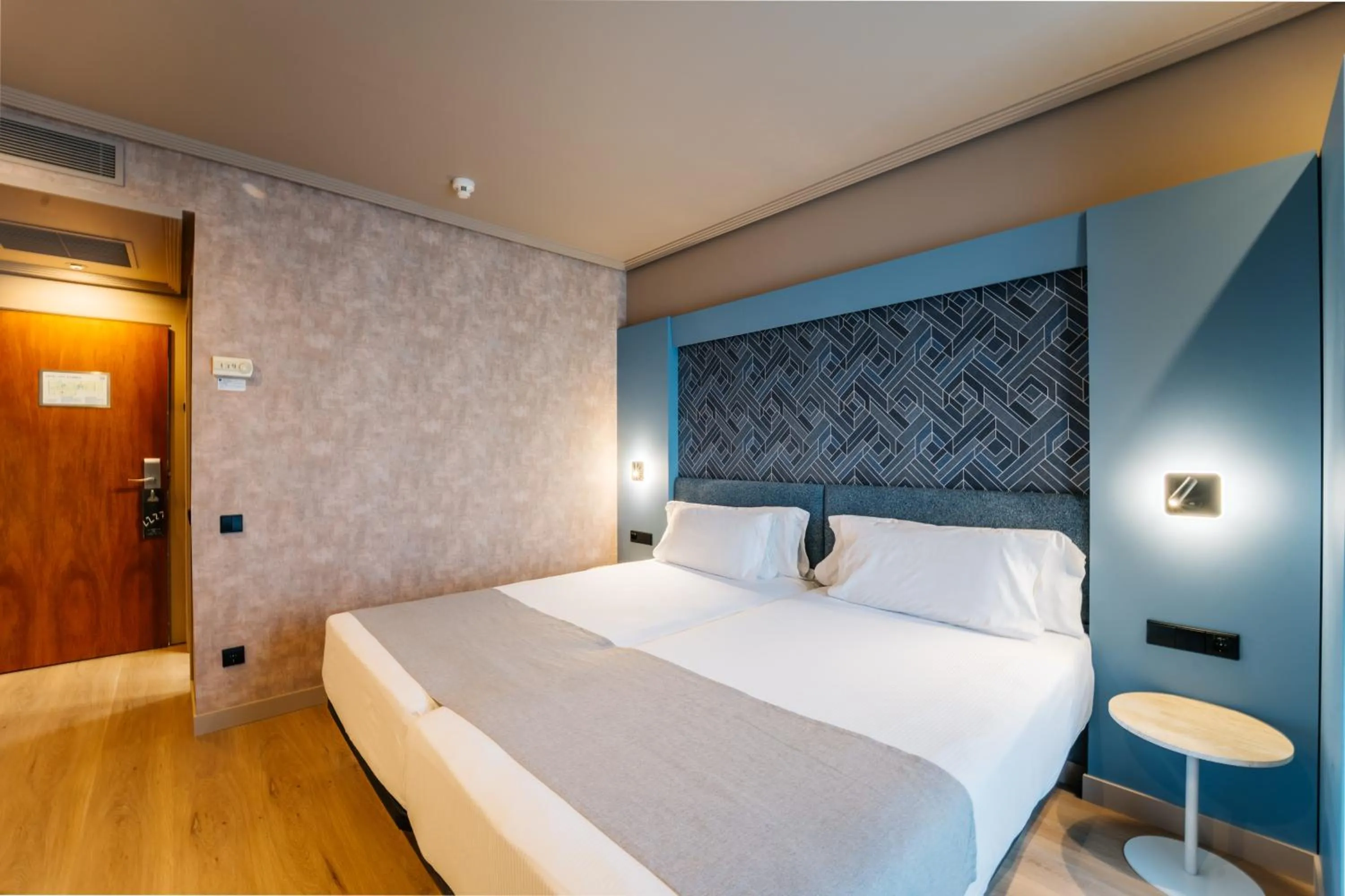 Photo of the whole room, Bed in Abba Rambla Hotel