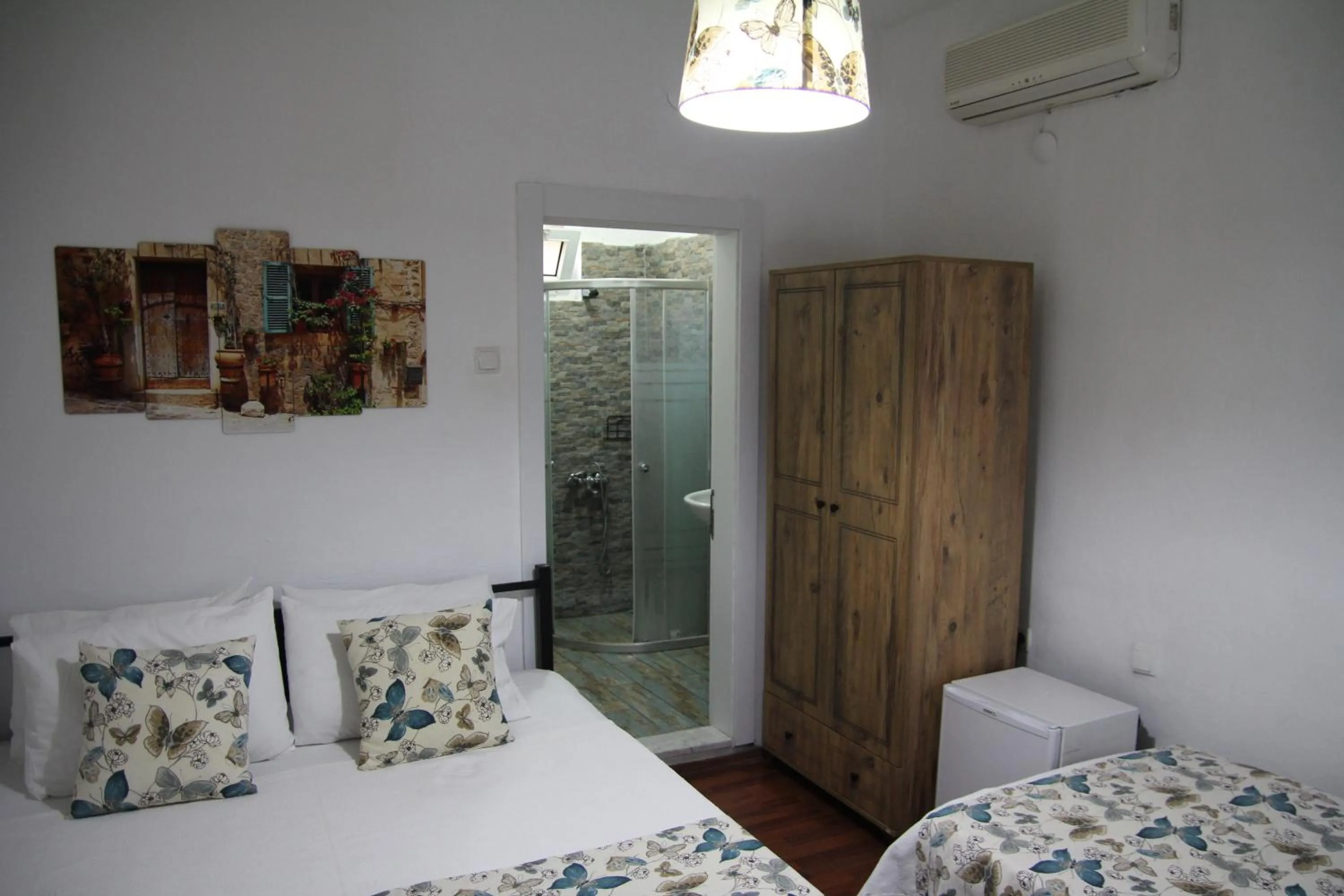 Photo of the whole room in Eski Datça Pansiyon