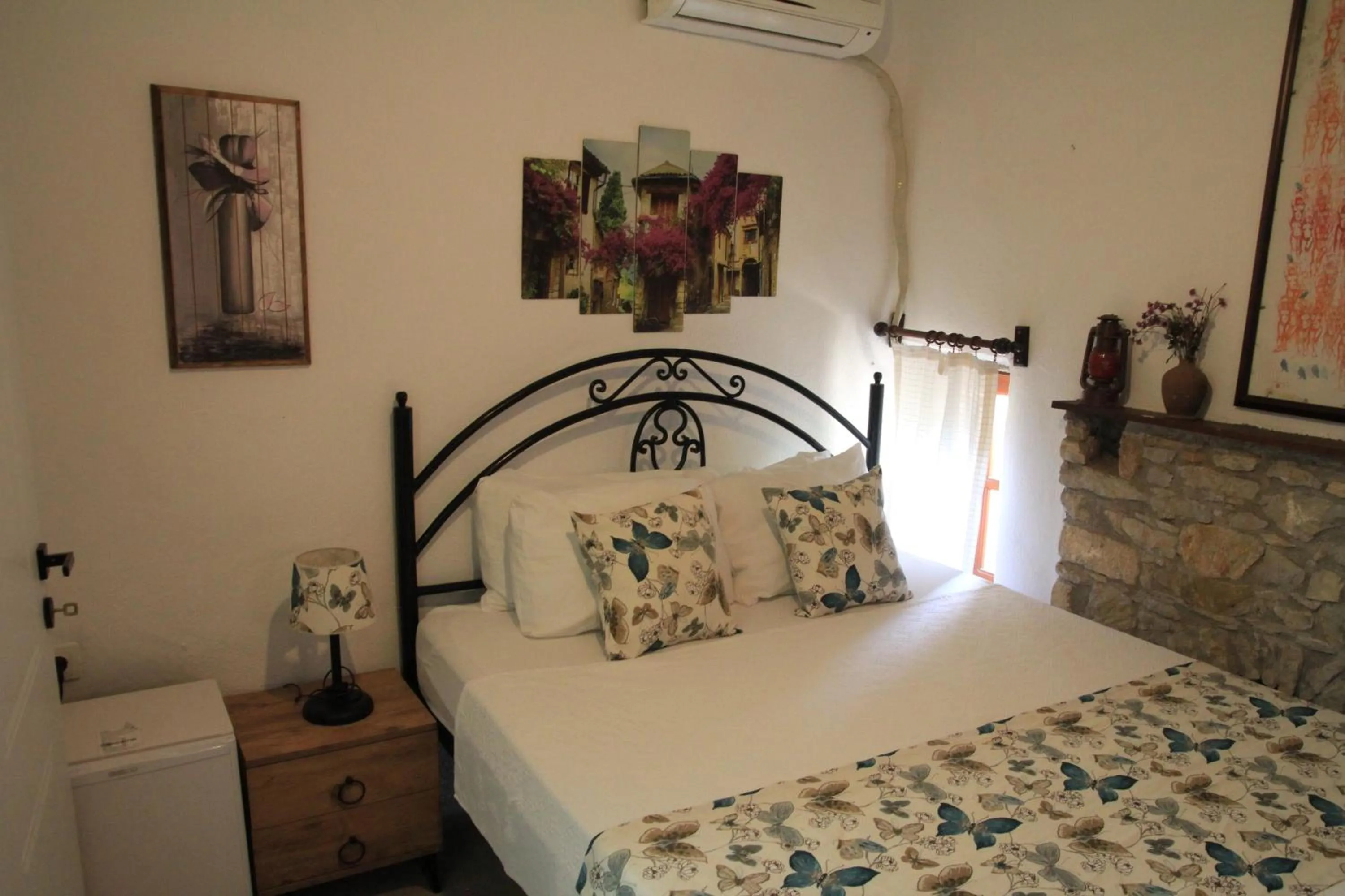 Photo of the whole room in Eski Datça Pansiyon