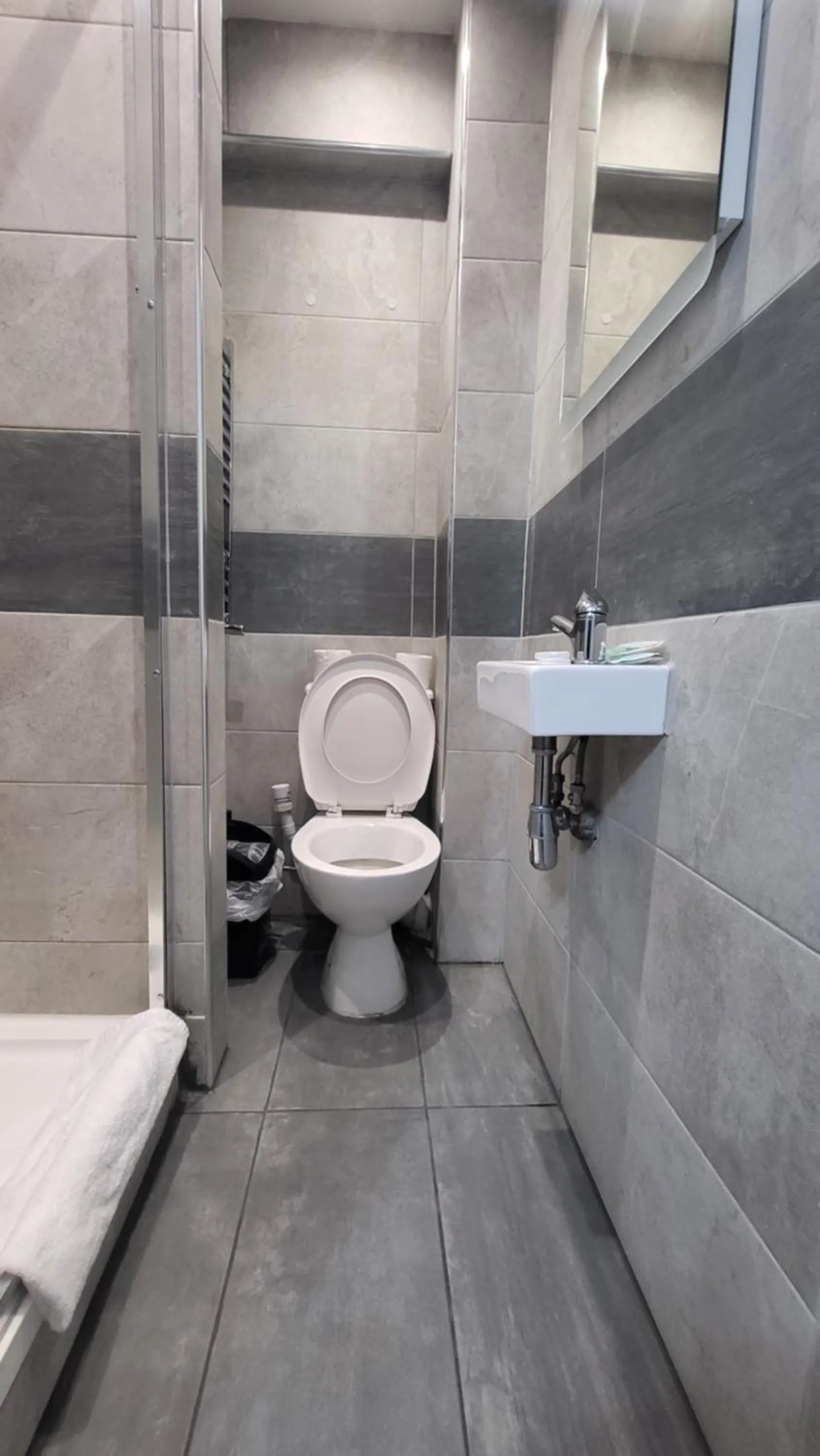 Bathroom in Argyle Square Hotel