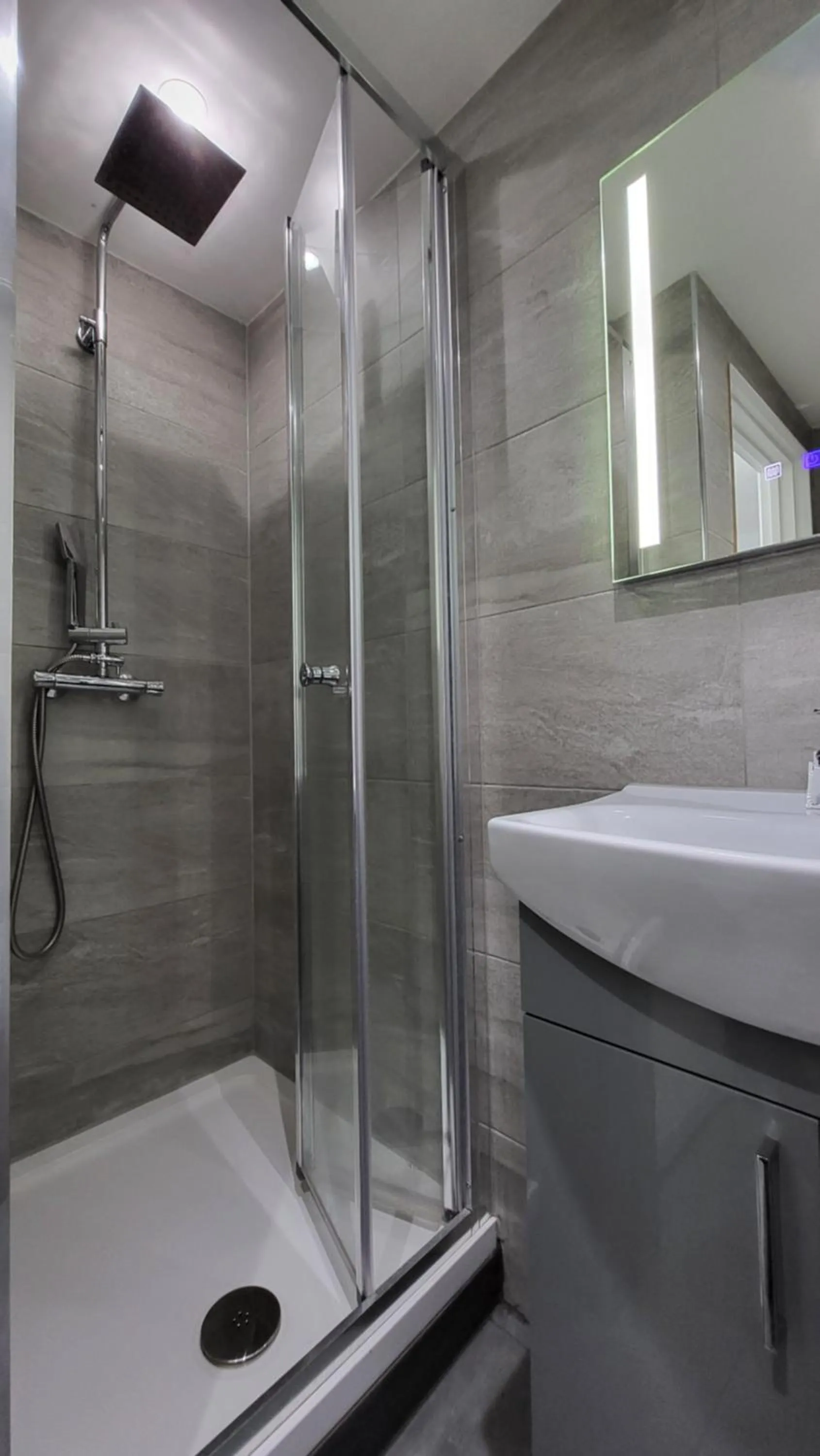 Bathroom in Argyle Square Hotel