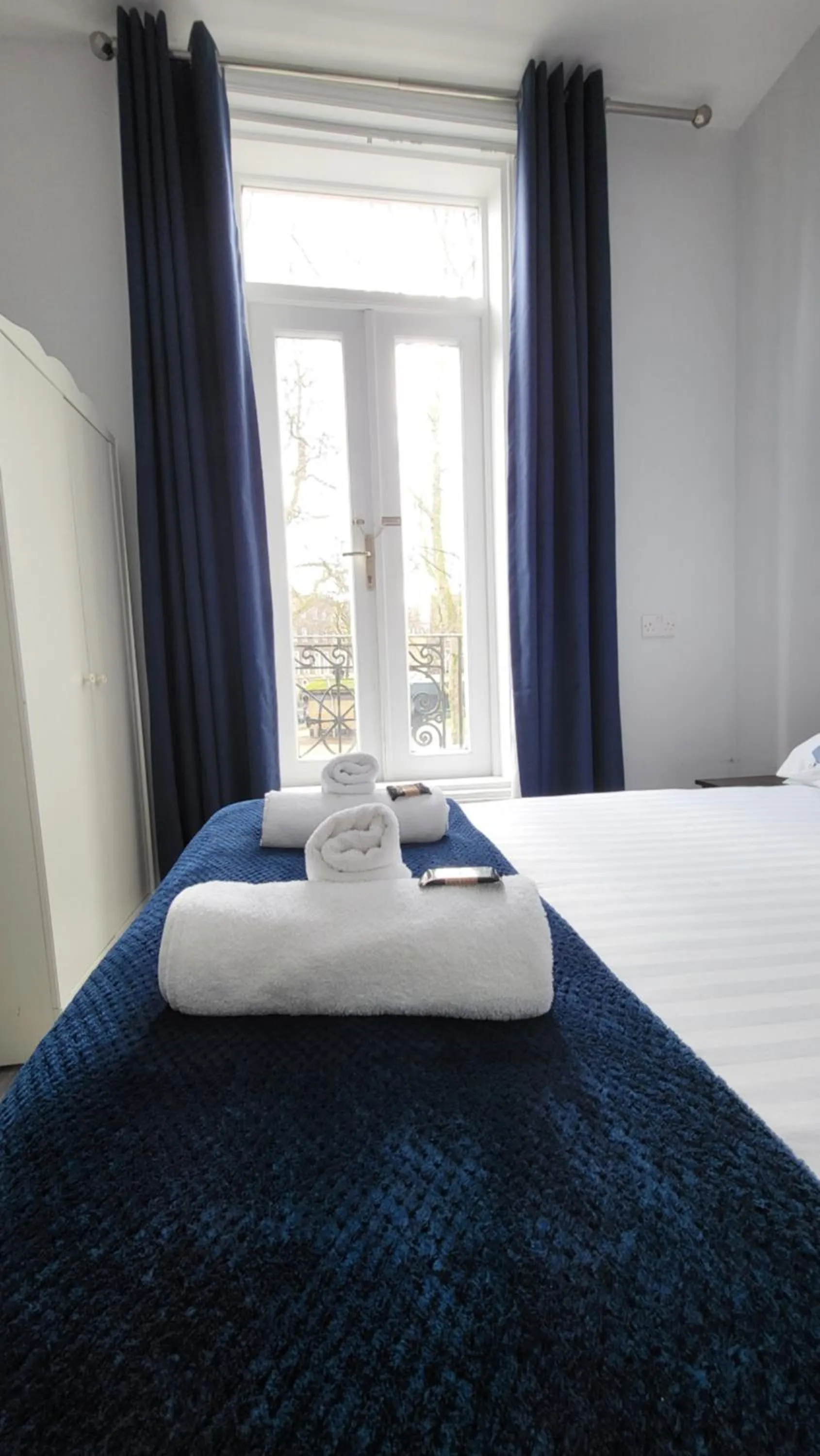 towels, Bed in Argyle Square Hotel