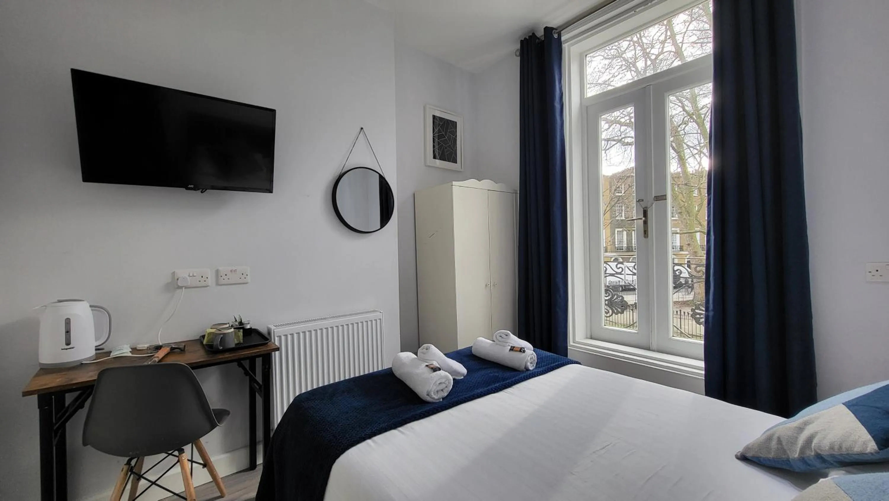 Bed in Argyle Square Hotel