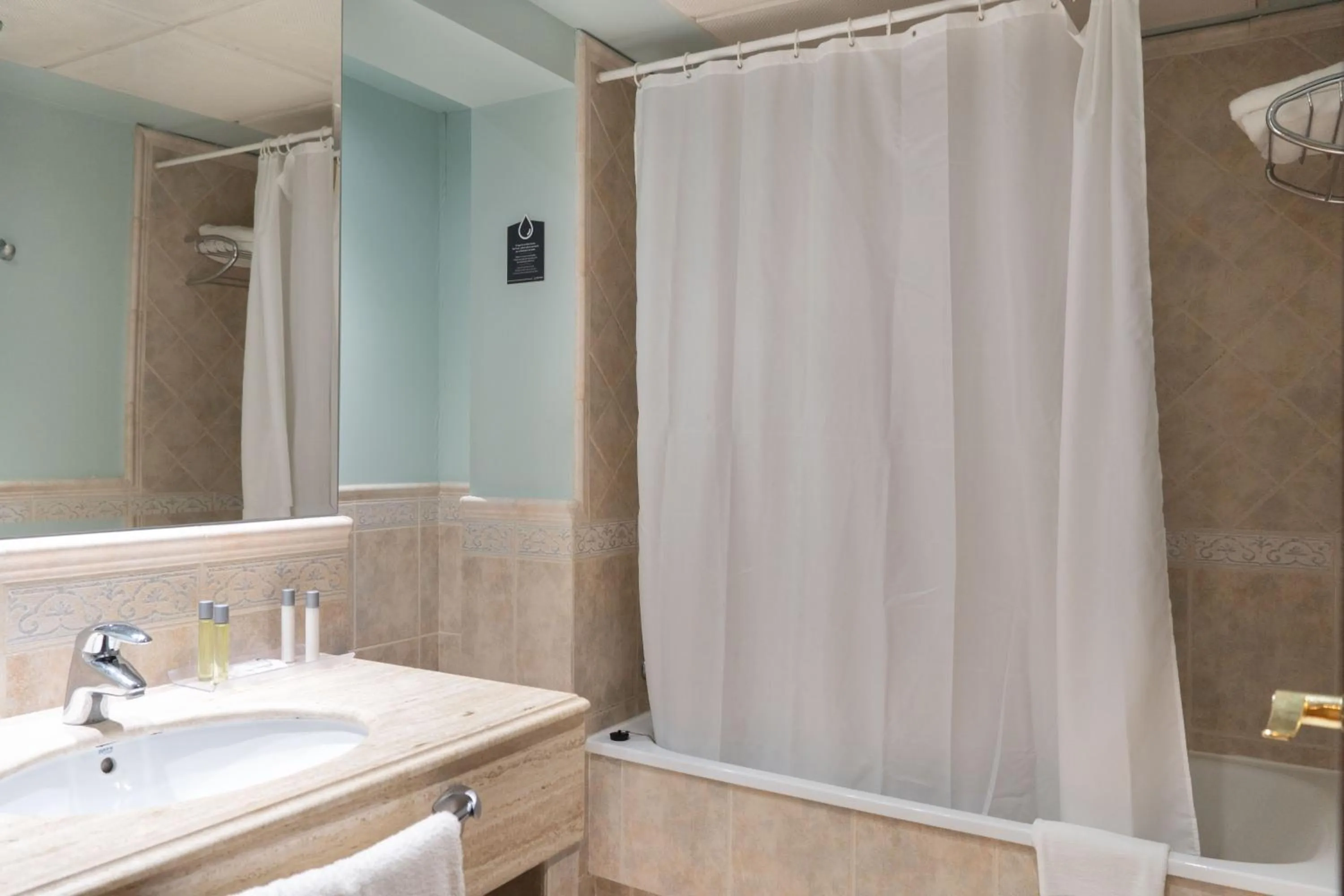 Bathroom in Hotel Alda Mercado de Zamora