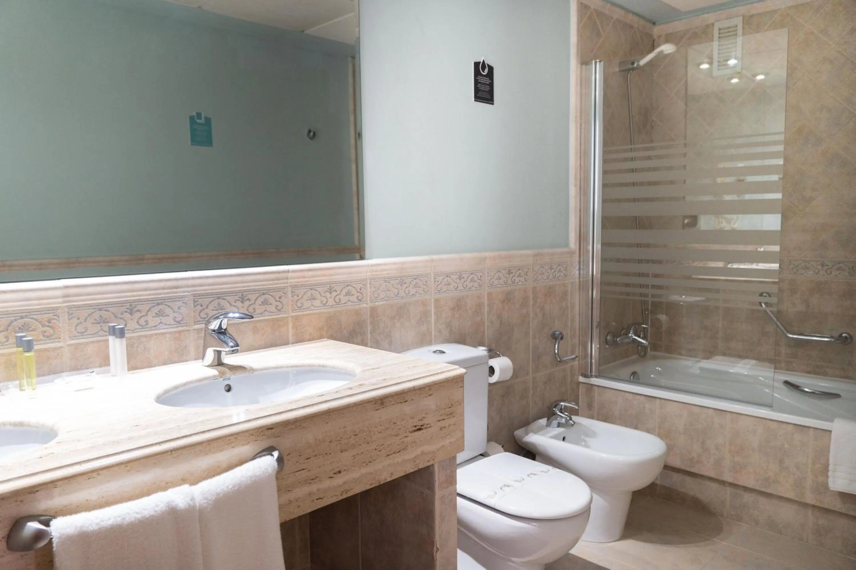 Bathroom in Hotel Alda Mercado de Zamora