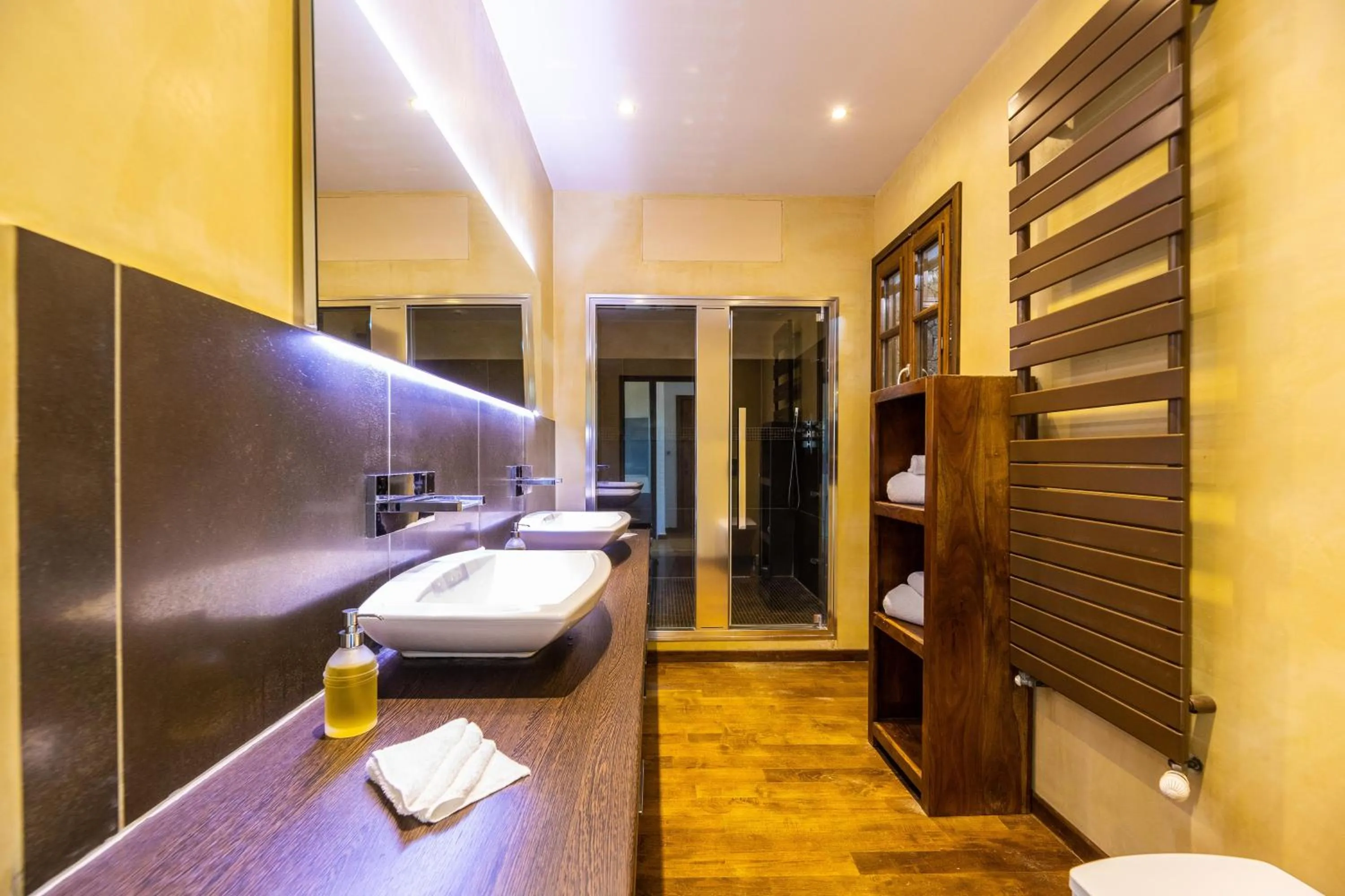 Bathroom, Bed in Domaine du Reginu