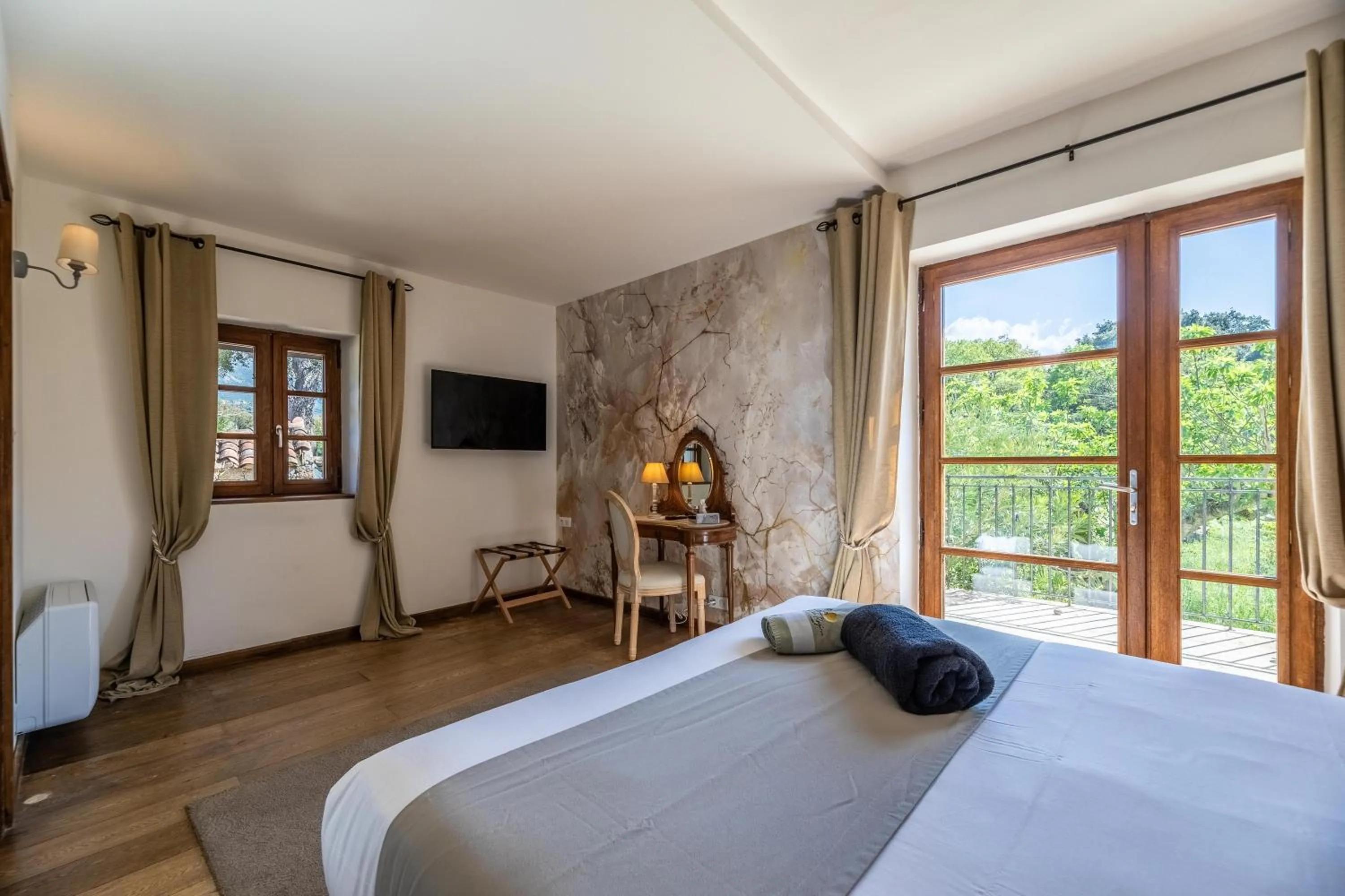 TV and multimedia, Bed in Domaine du Reginu