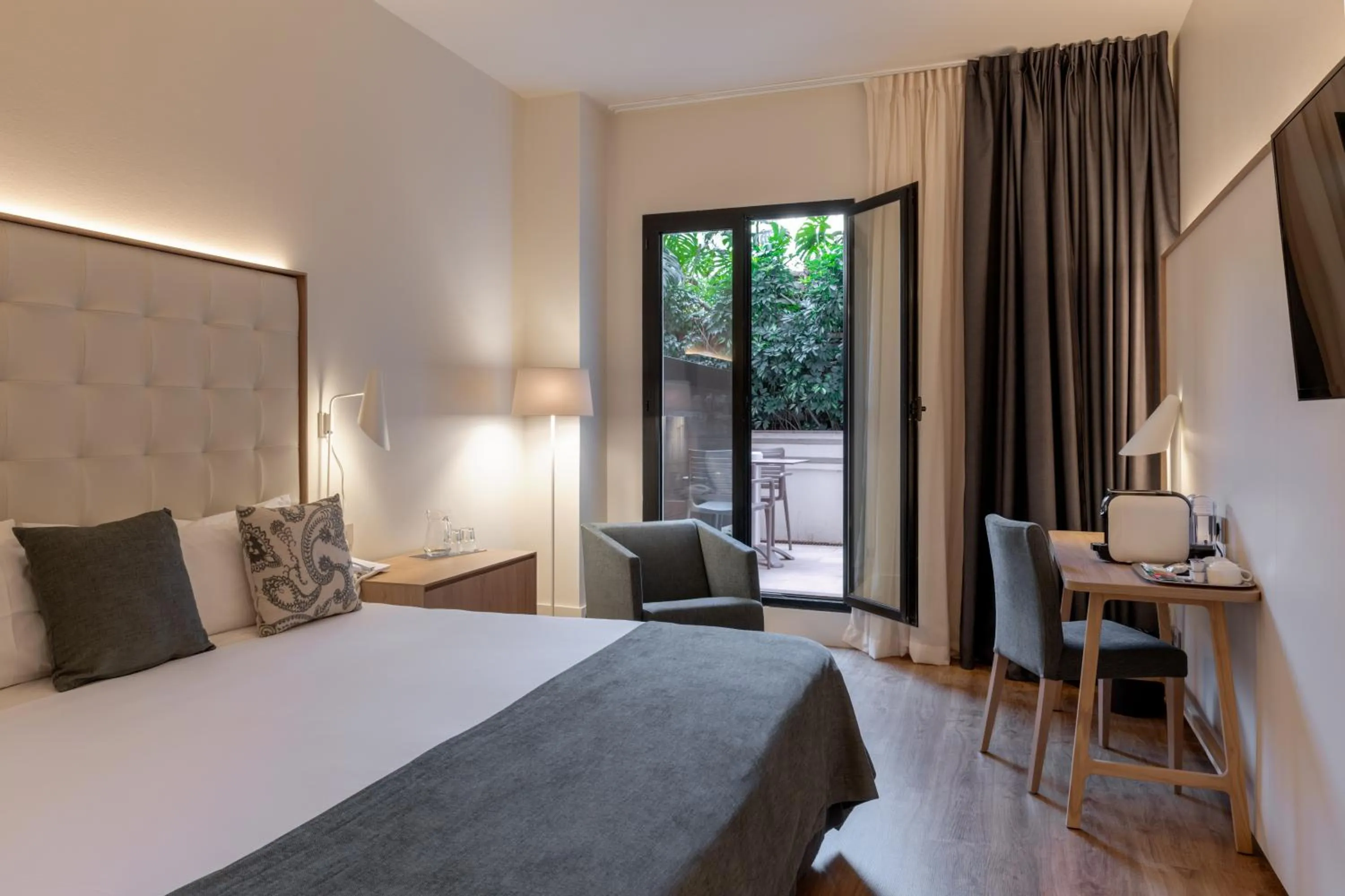 Patio, Bed in Gran Hotel Havana 4Sup by Escampa Hotels