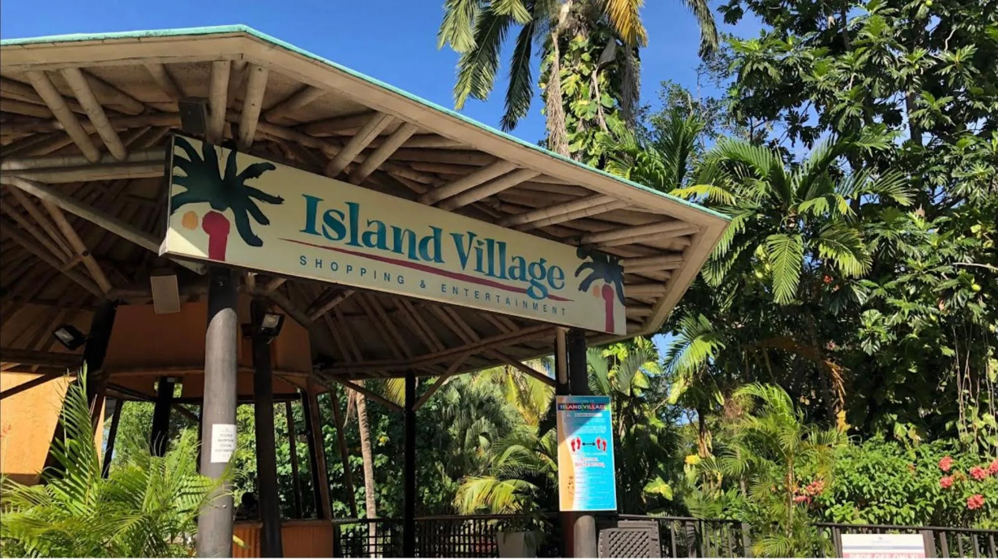 Restaurant/places to eat in Hummingbird Retreat - Luxury Oceanview Apt, 7-Minute Walk to Beach