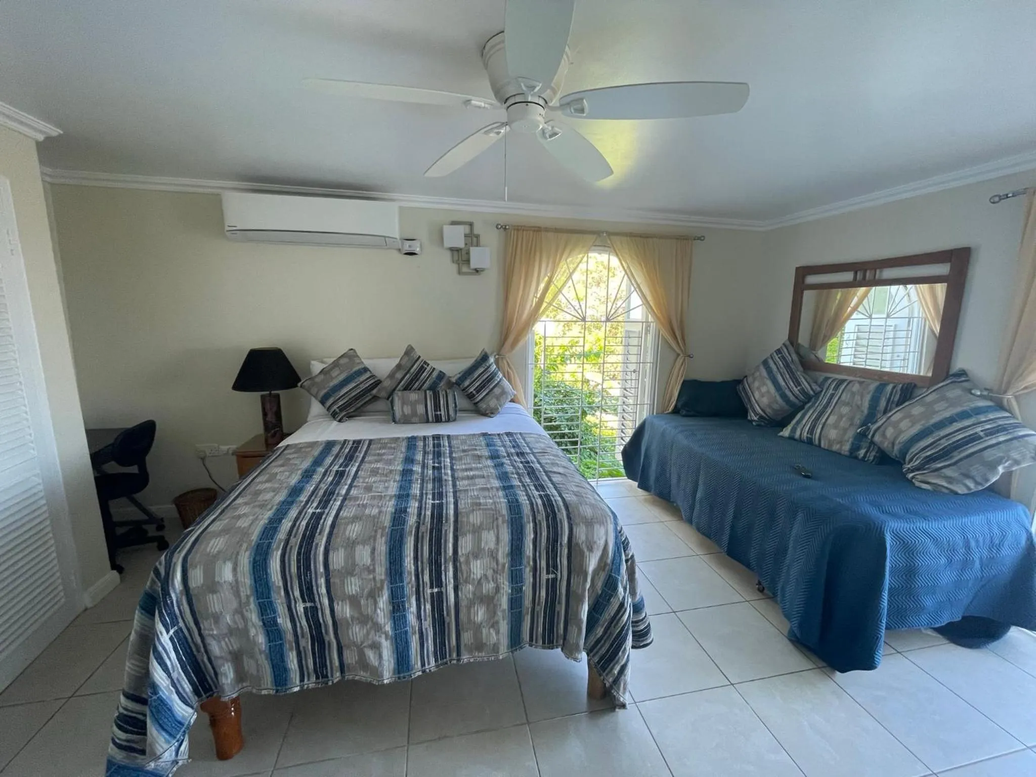 Bed in Hummingbird Retreat - Luxury Oceanview Apt, 7-Minute Walk to Beach