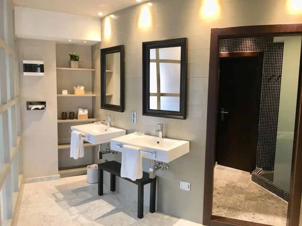 Toilet in Hotel Nature Oviedo