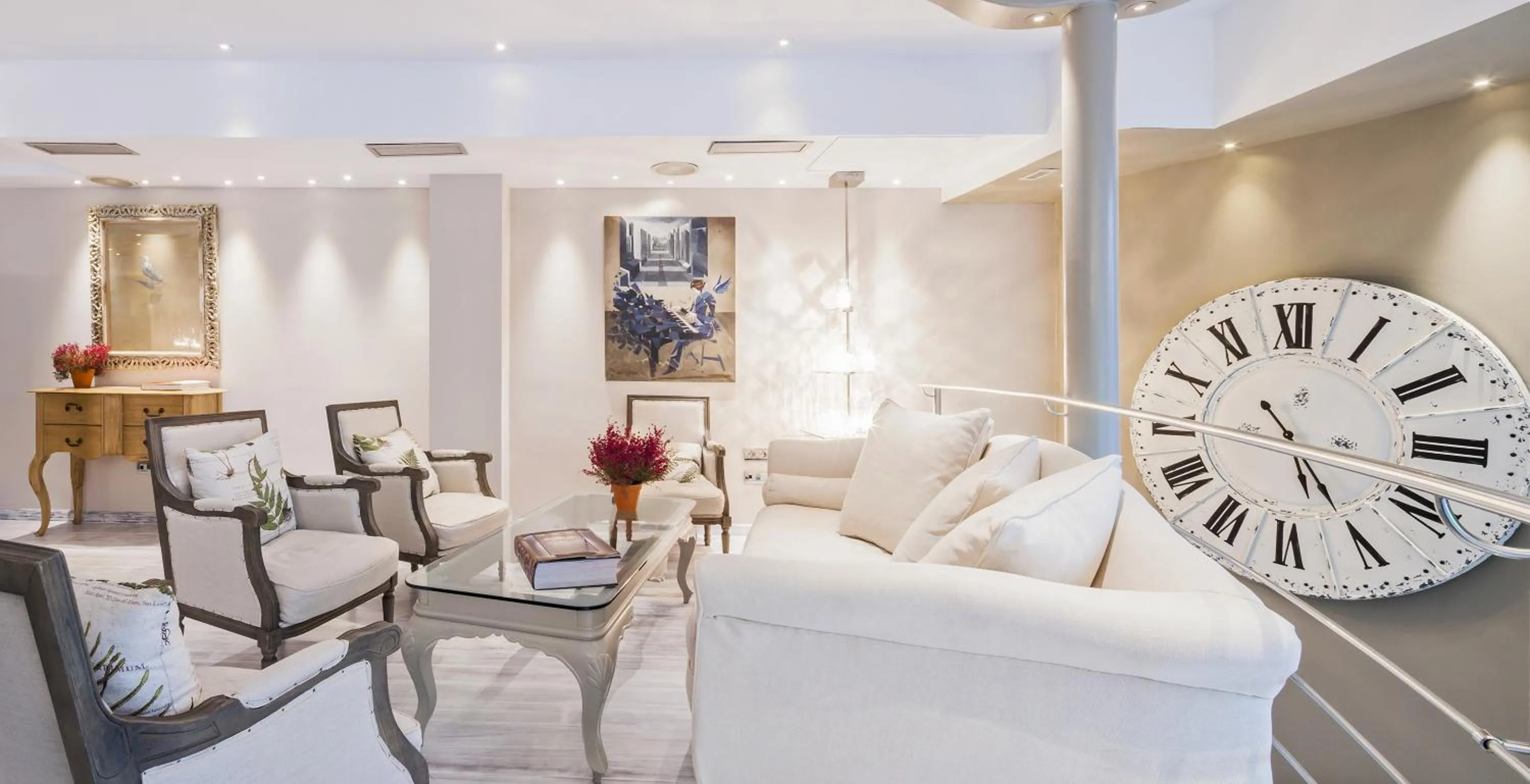 Communal lounge/ TV room in Hotel Nature Oviedo