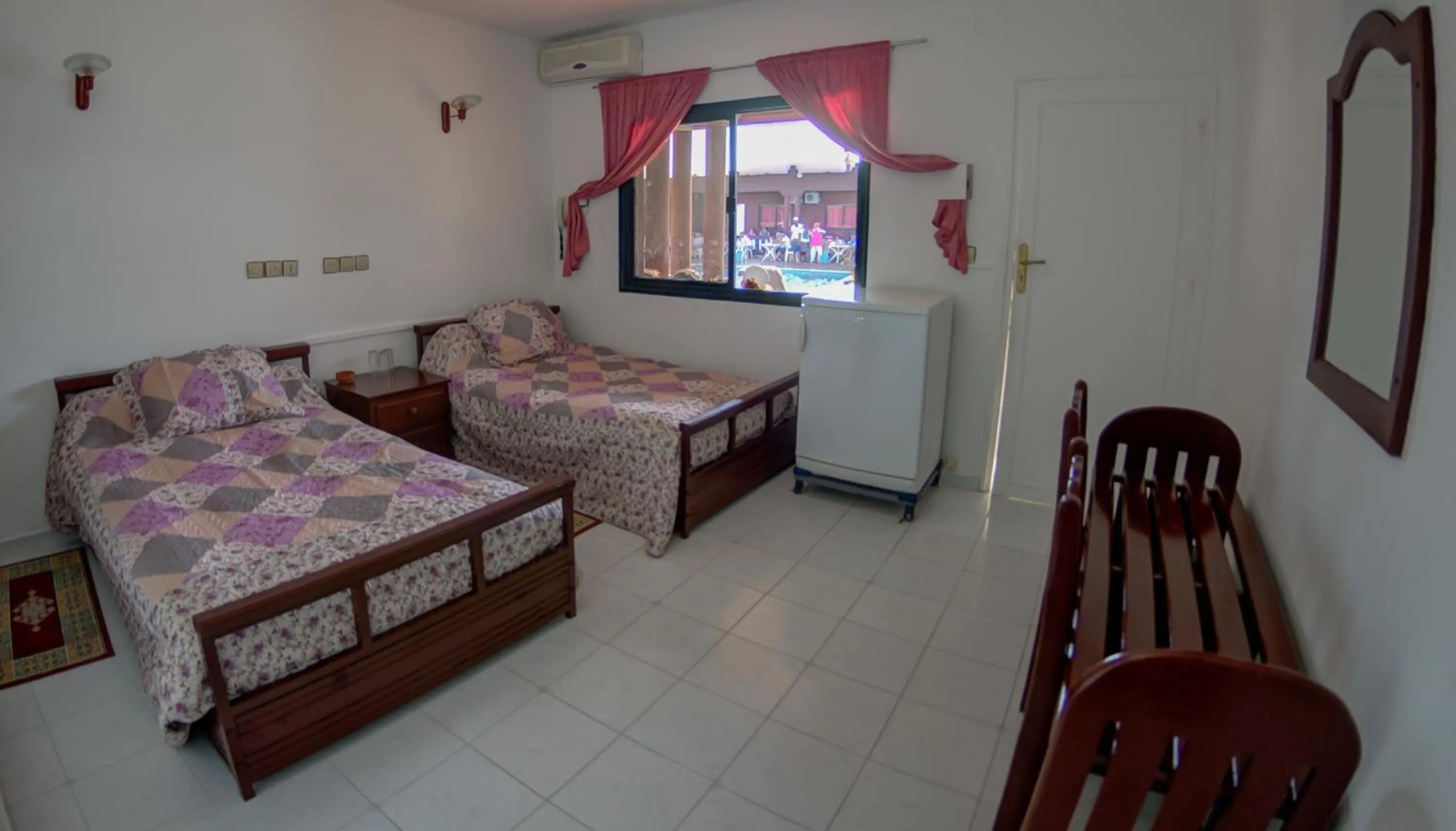 Kitchen or kitchenette, Bed in Hôtel Briech & Spa