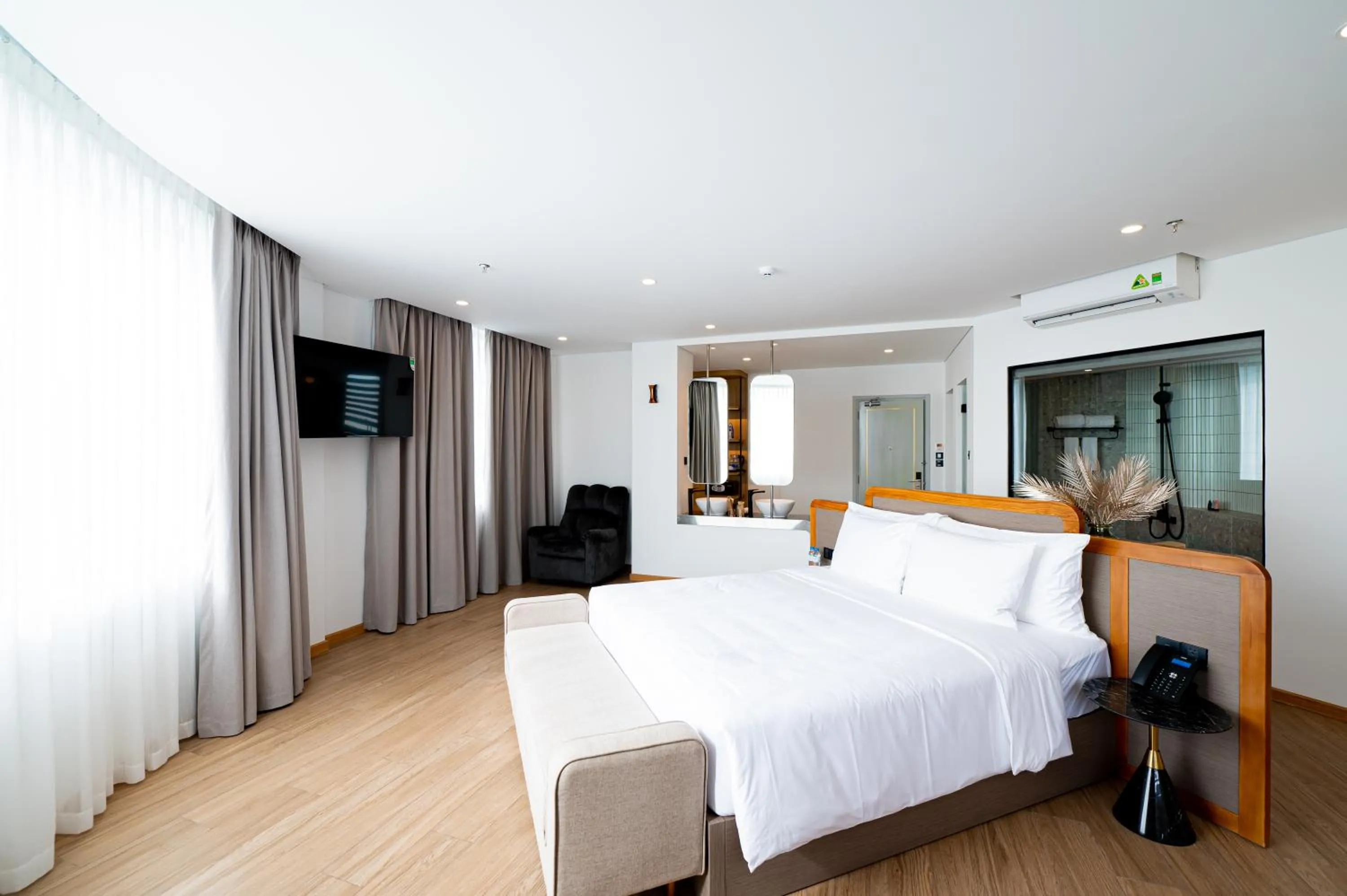 Communal lounge/ TV room, Bed in PĀMA Boutique Hotel & Bistro