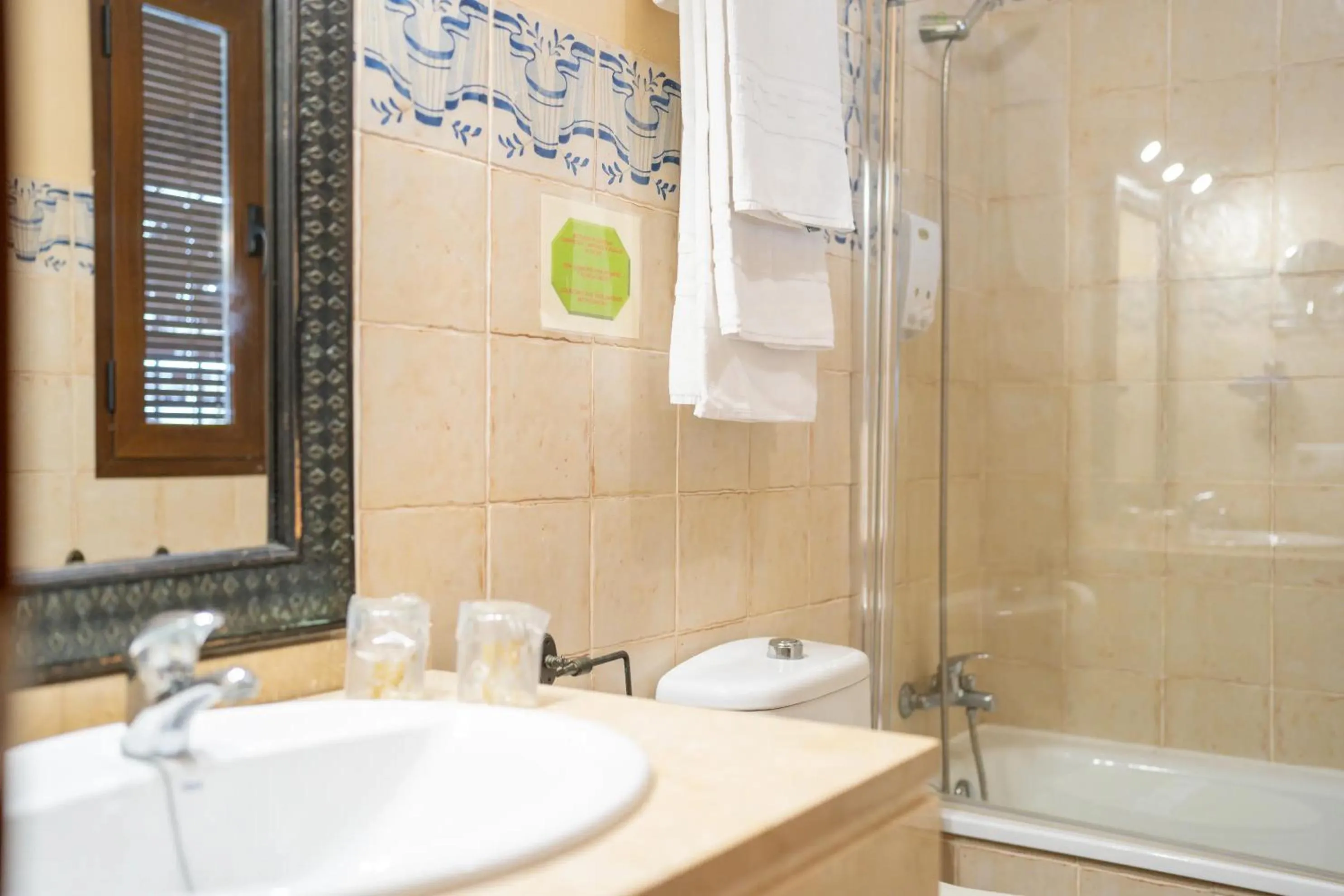 Toilet in Hotel Valsequillo