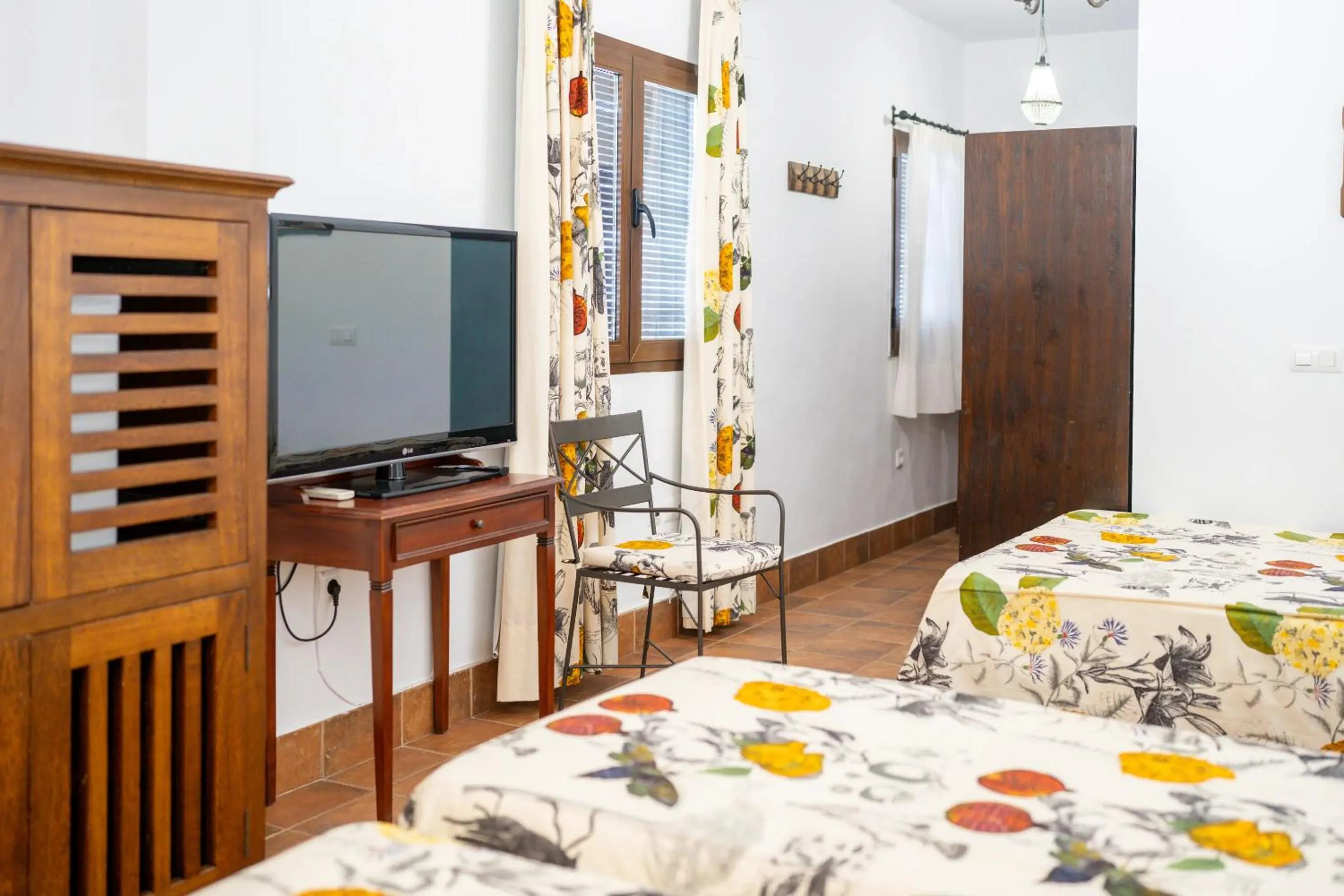 TV and multimedia, Bed in Hotel Valsequillo