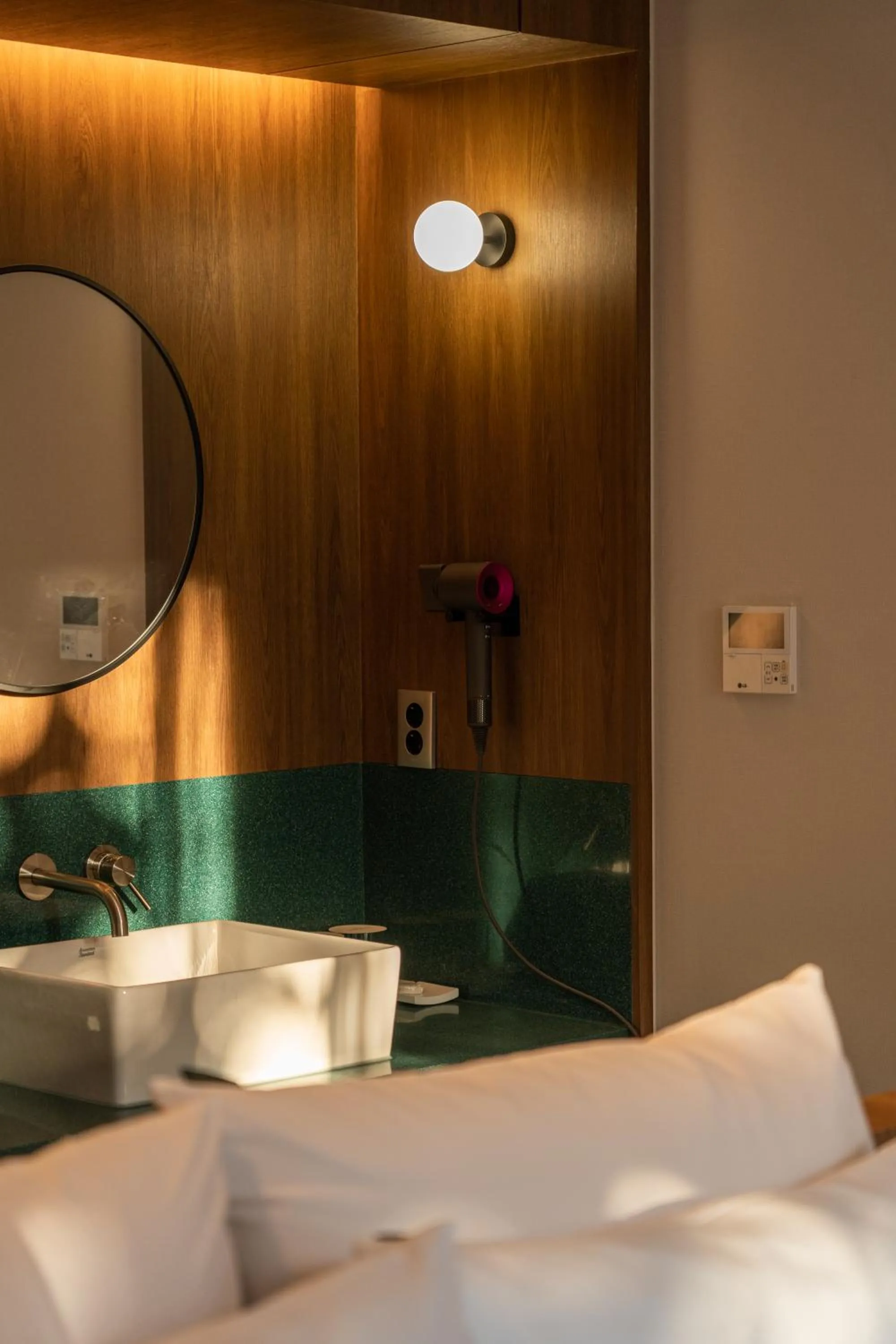 Photo of the whole room, Bed in Good Ol' Days Hotel