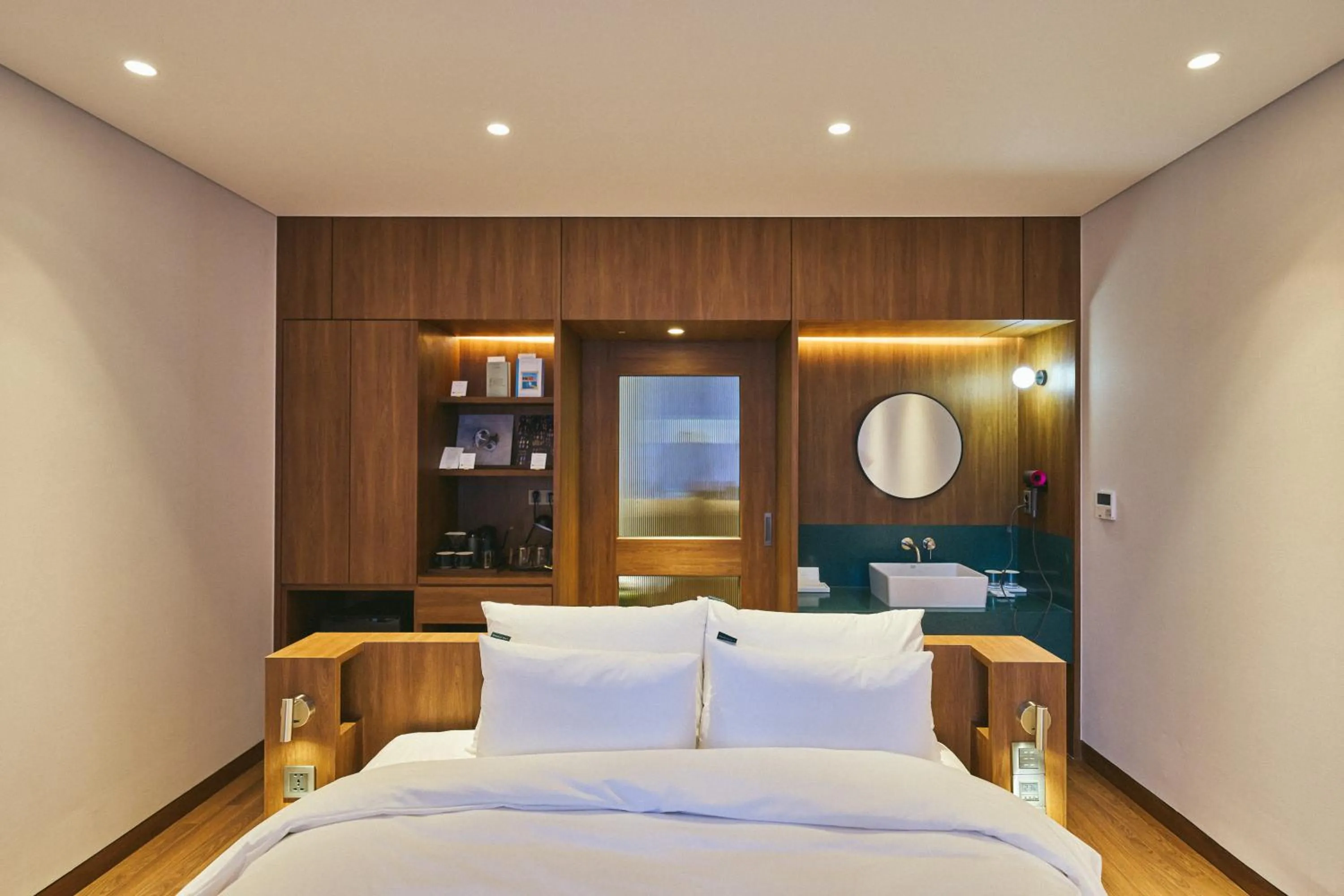 Photo of the whole room, Bed in Good Ol' Days Hotel