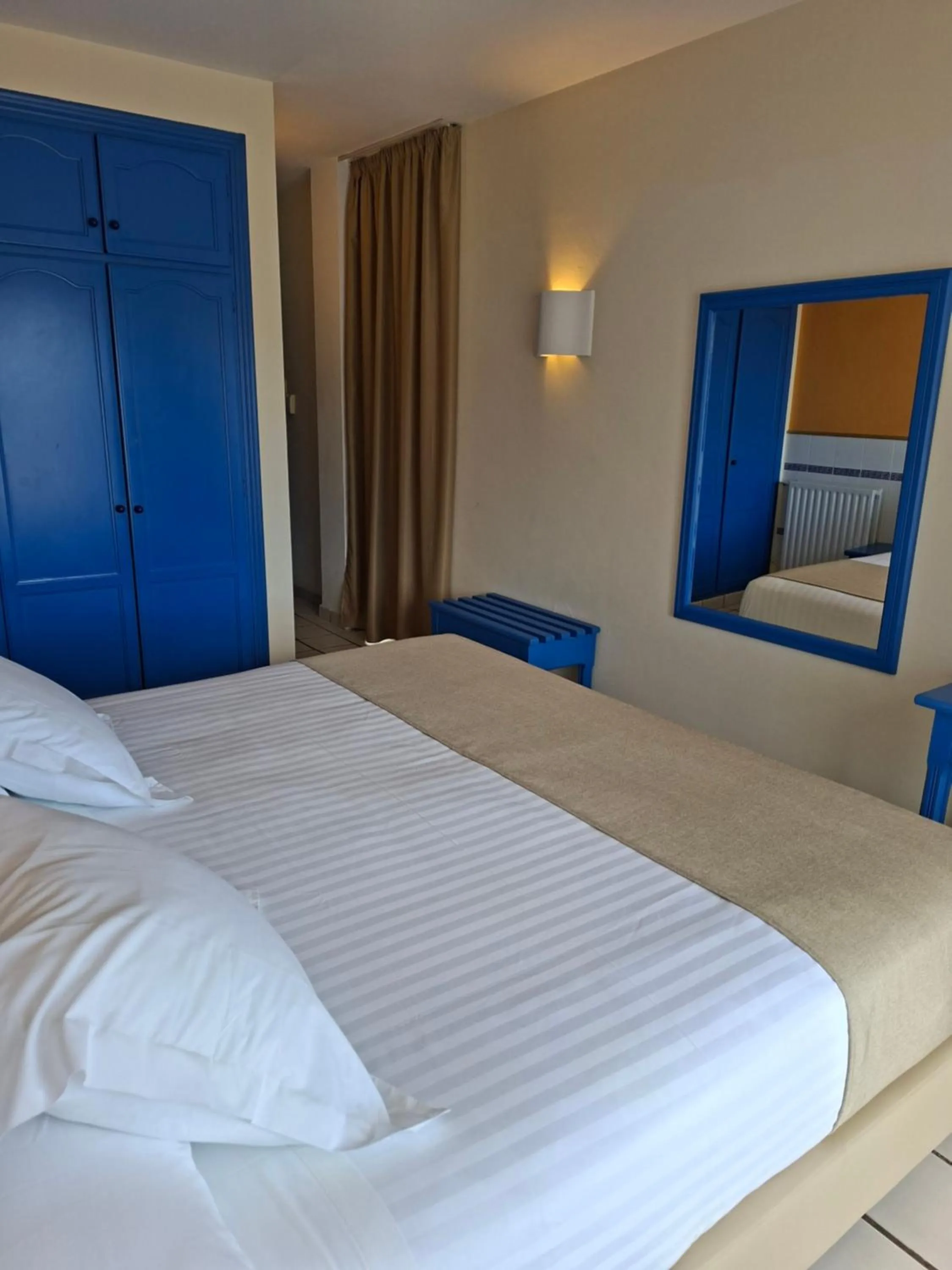 Bedroom, Bed in Hotel Virgen del Mar