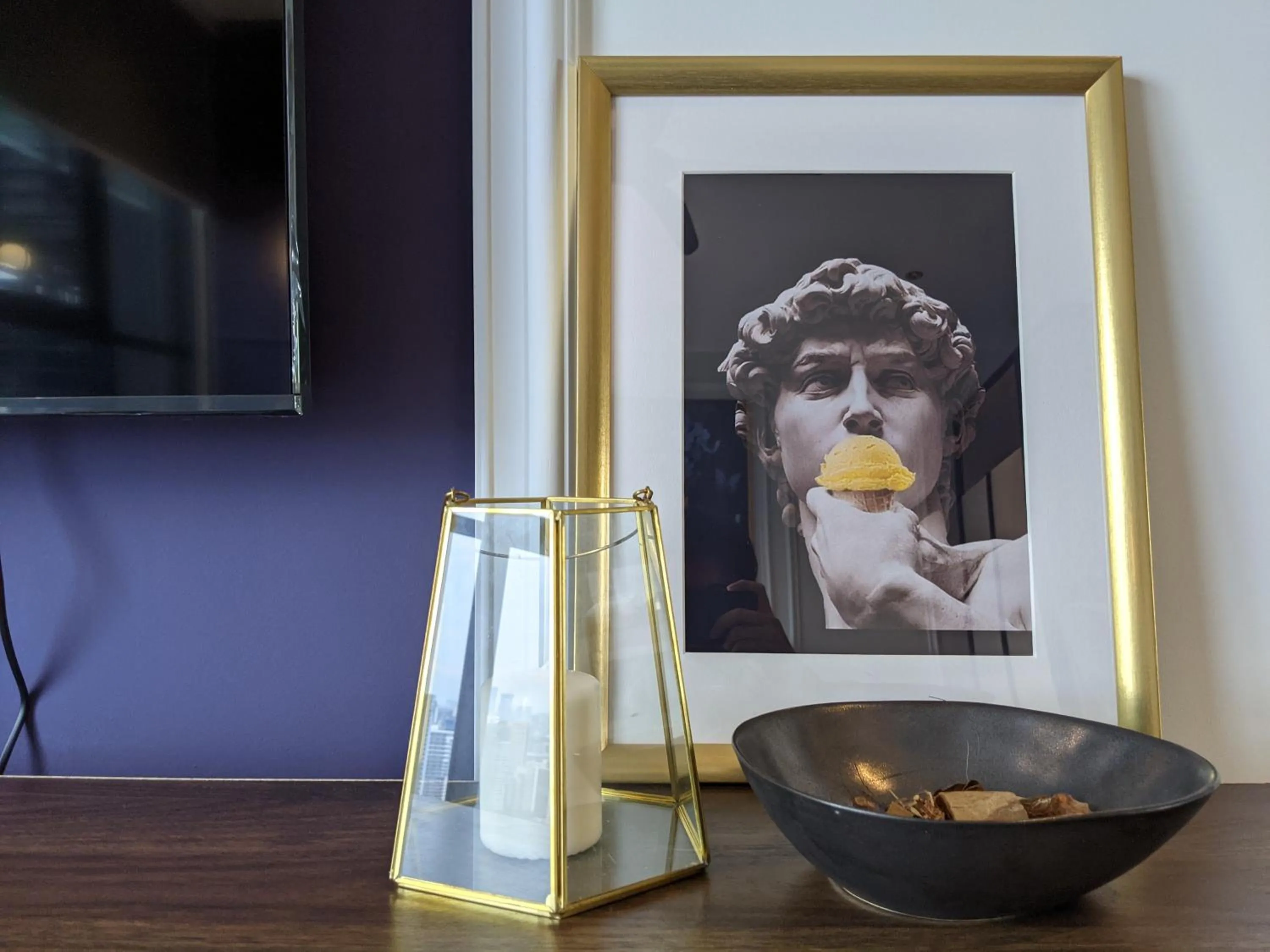 Decorative detail in Scarletz Mana-Mana Suites KLCC