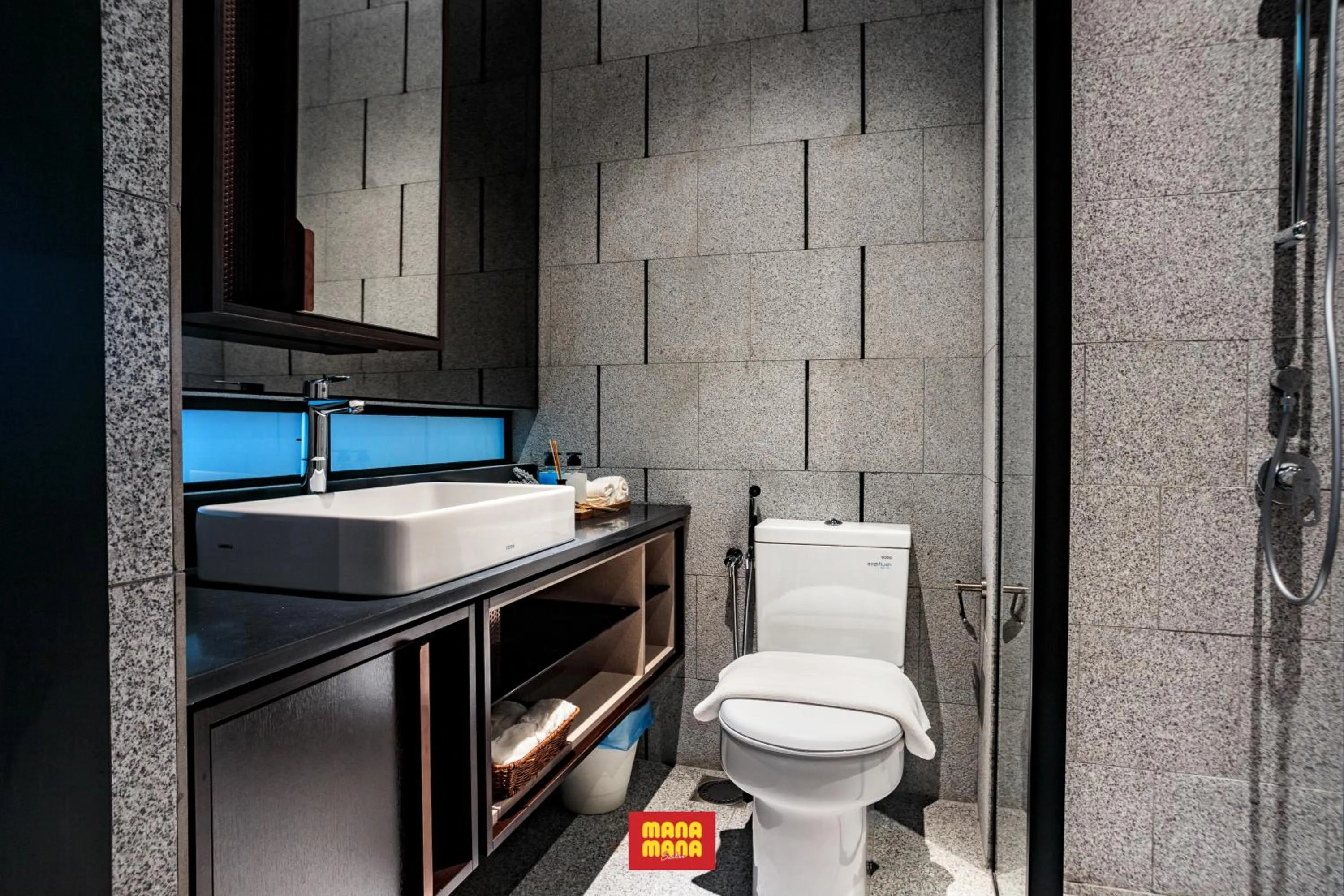 Toilet in Scarletz Mana-Mana Suites KLCC