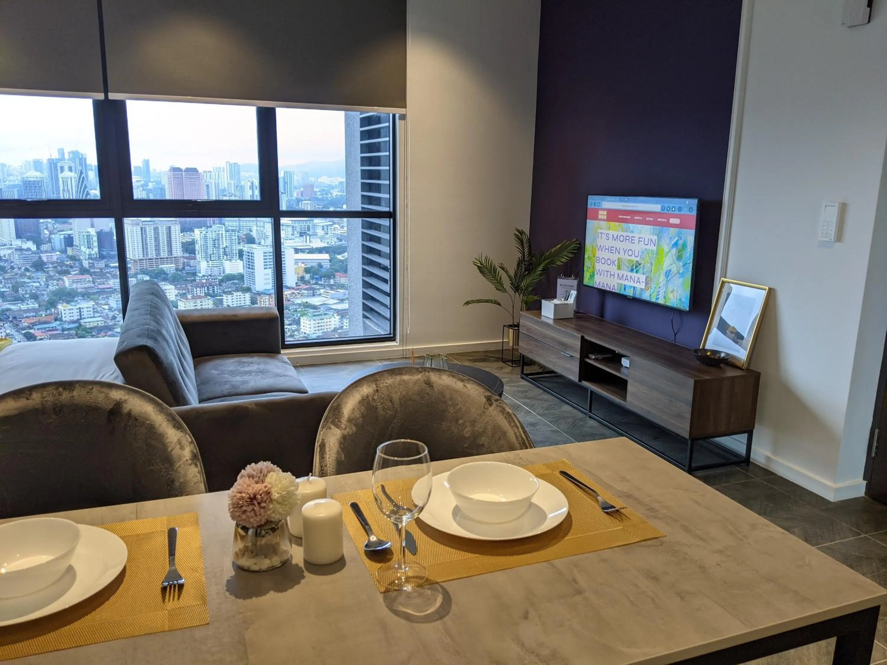 Communal lounge/ TV room in Scarletz Mana-Mana Suites KLCC