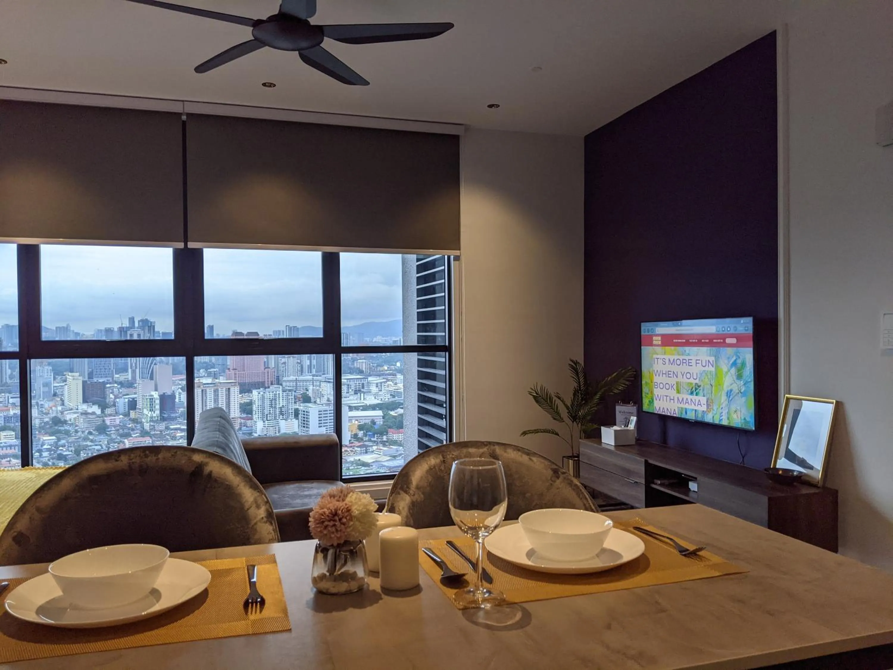 TV and multimedia in Scarletz Mana-Mana Suites KLCC