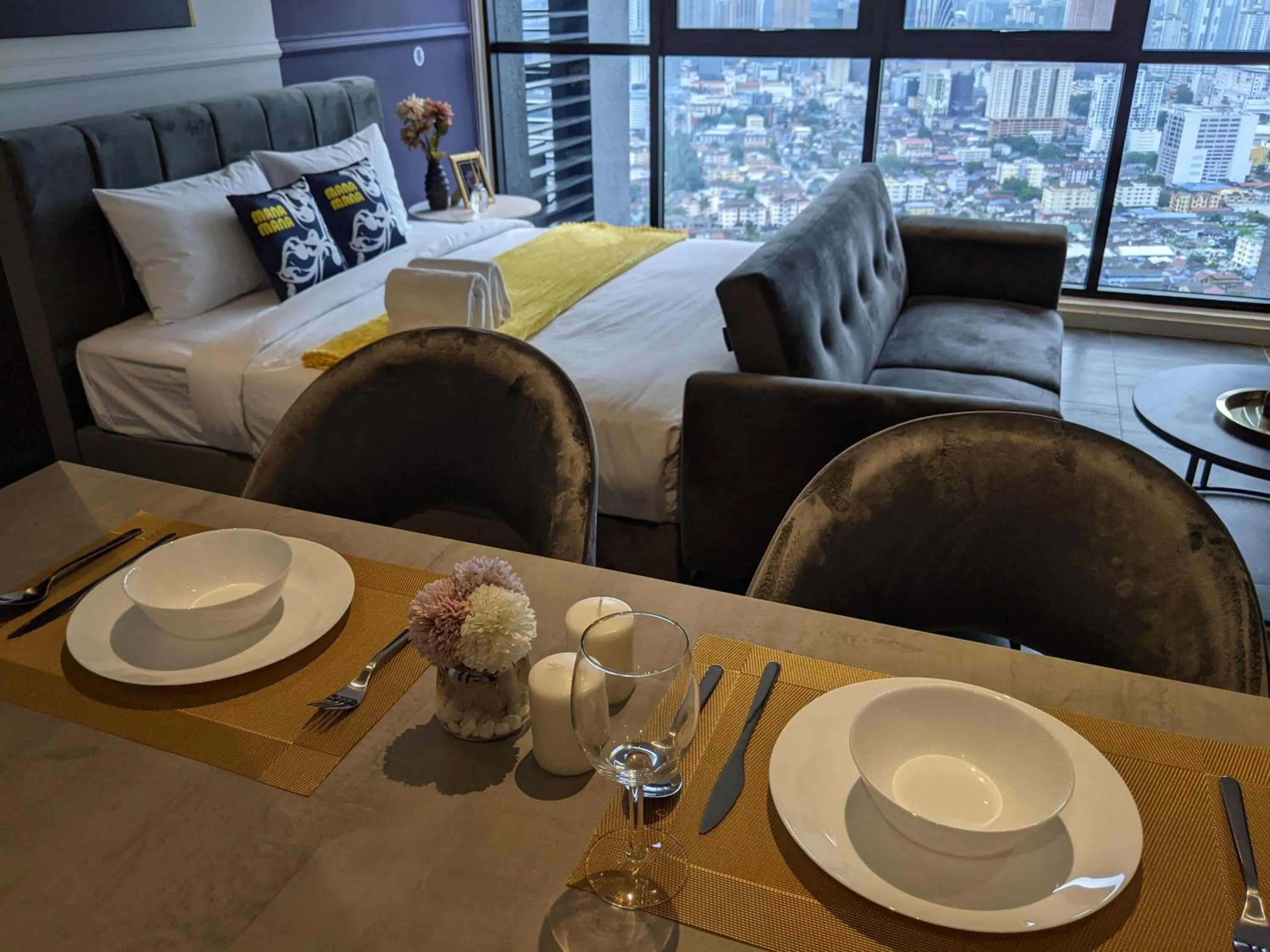 Bed in Scarletz Mana-Mana Suites KLCC