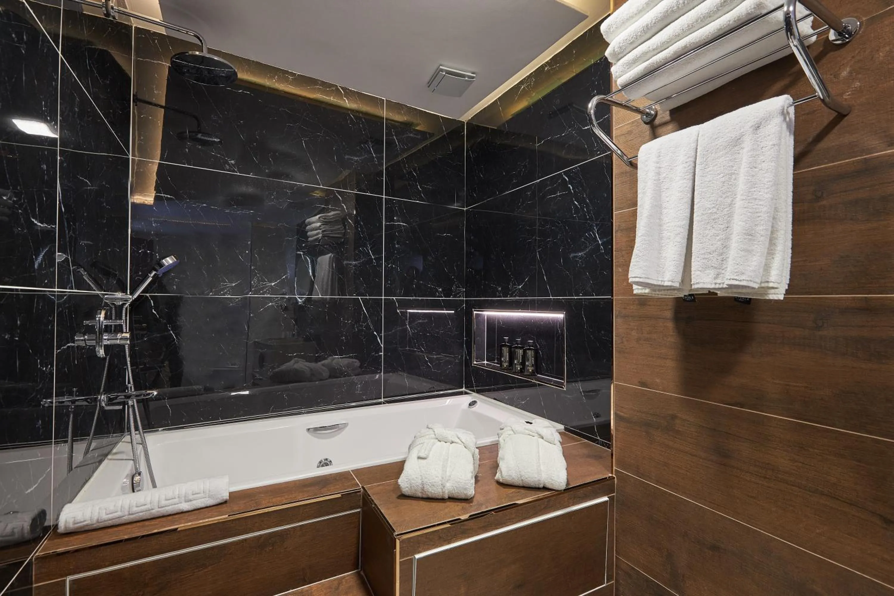 Bathroom in Trademark Collection By Wyndham Operla İstanbul Airport Hotels & Spa