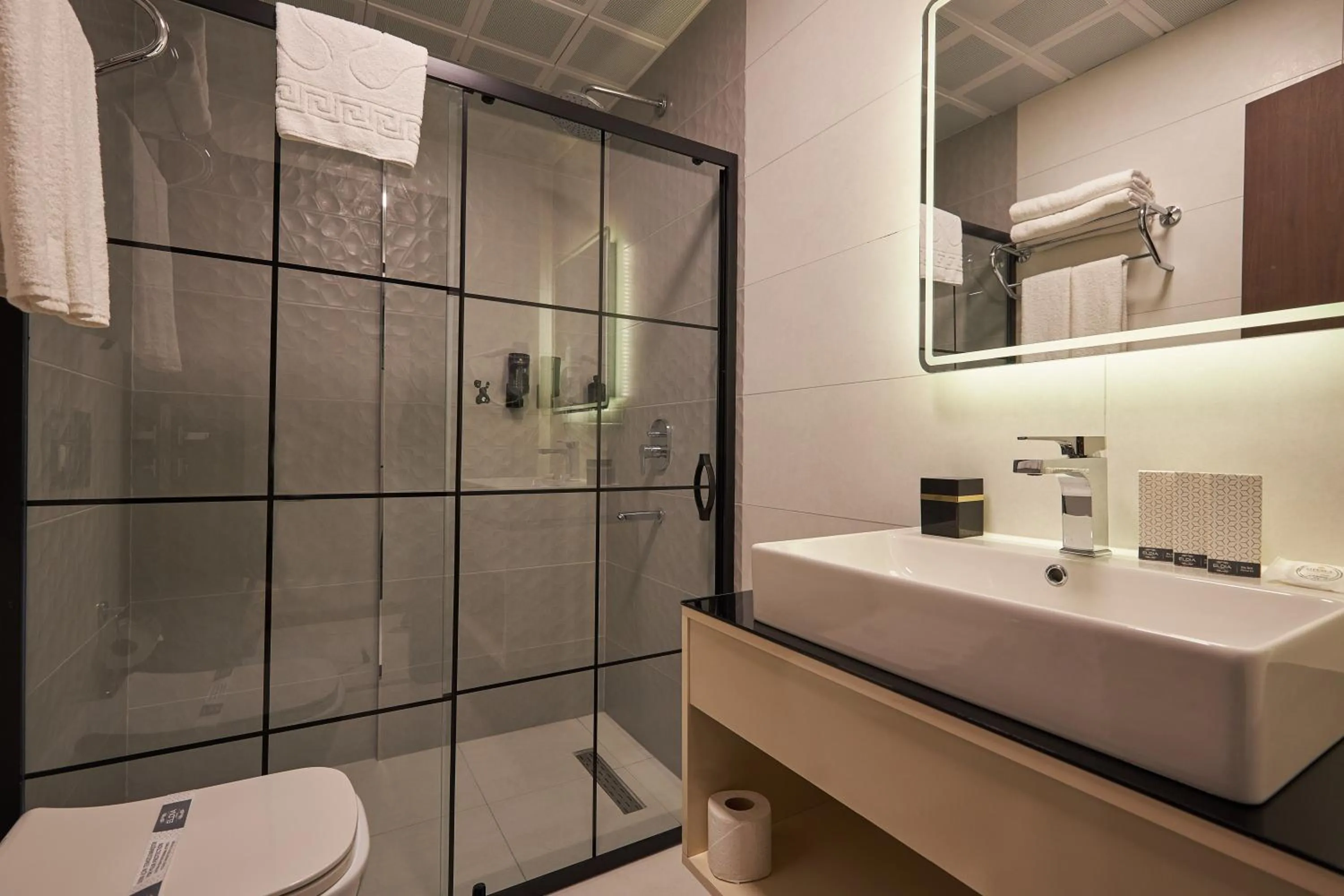 Shower in Trademark Collection By Wyndham Operla İstanbul Airport Hotels & Spa