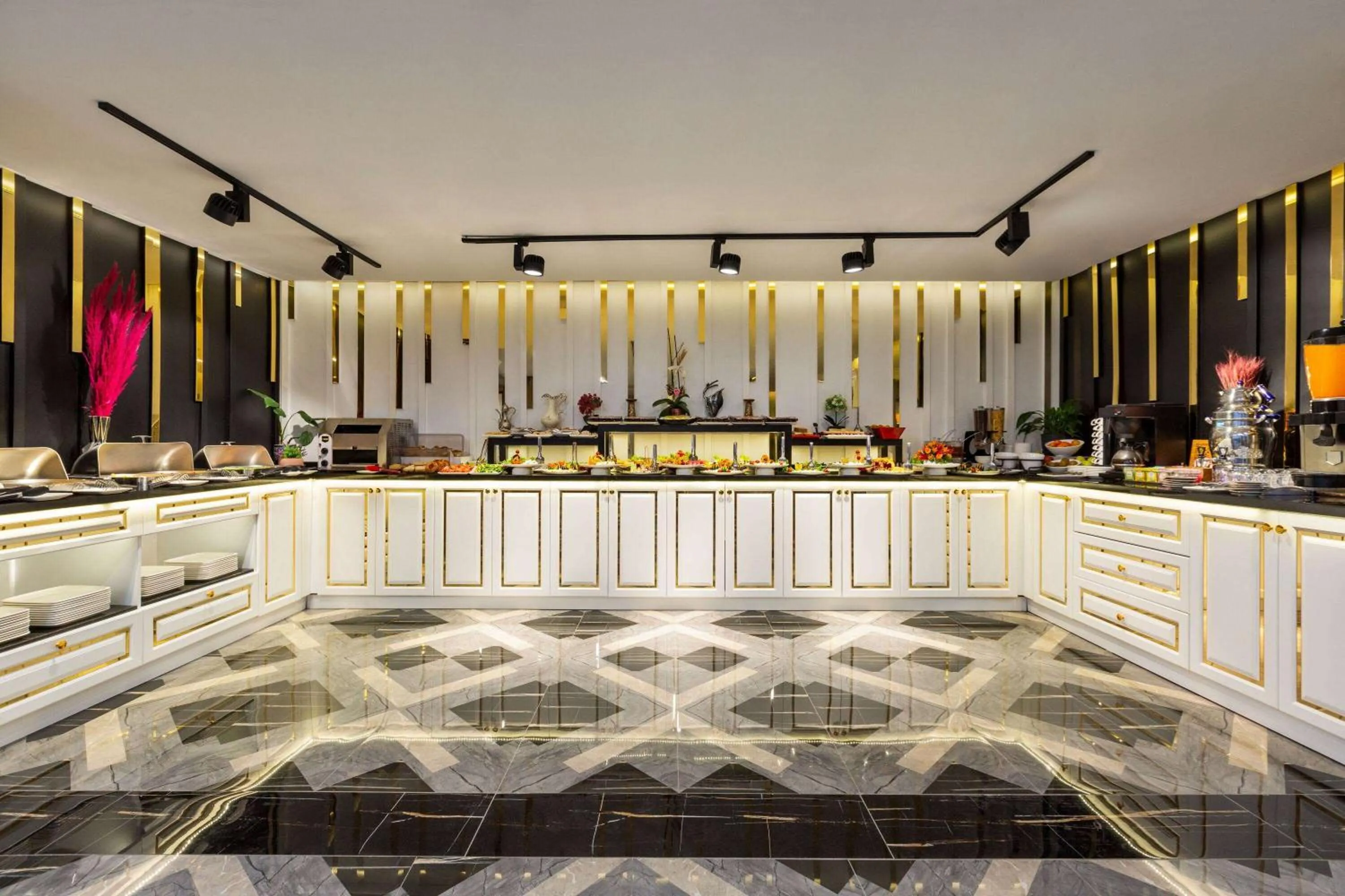 Food and drinks in Trademark Collection By Wyndham Operla İstanbul Airport Hotels & Spa