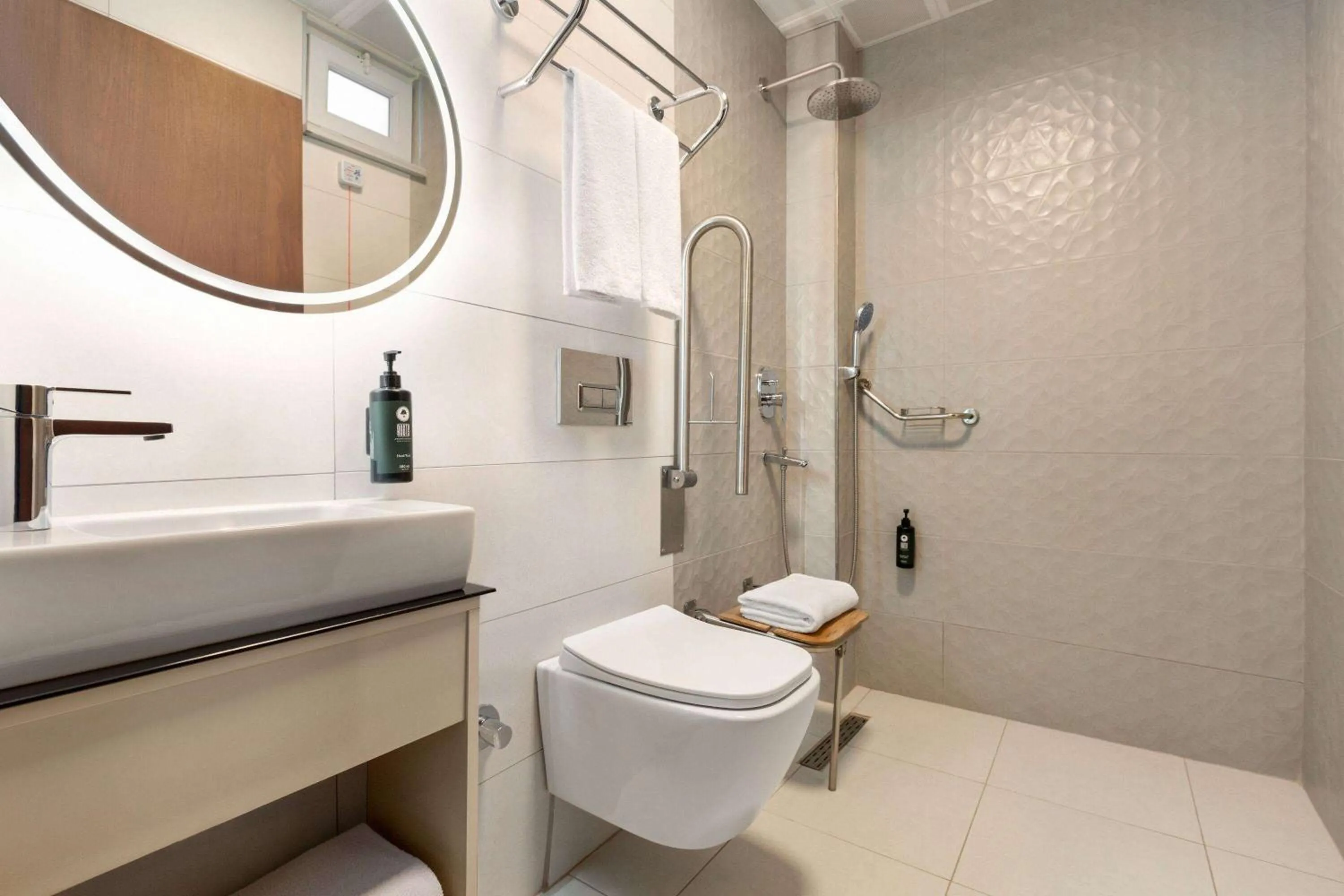 Shower in Trademark Collection By Wyndham Operla İstanbul Airport Hotels & Spa