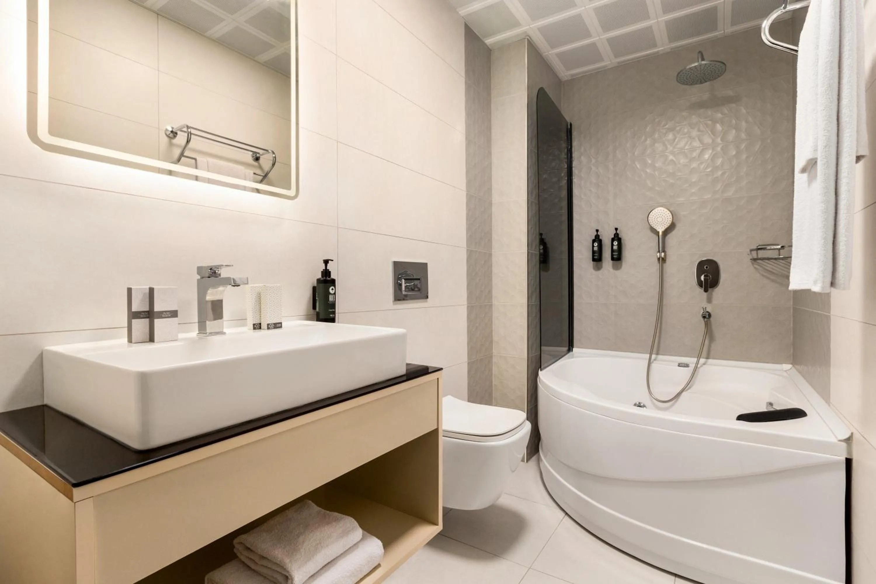 Bath in Trademark Collection By Wyndham Operla İstanbul Airport Hotels & Spa