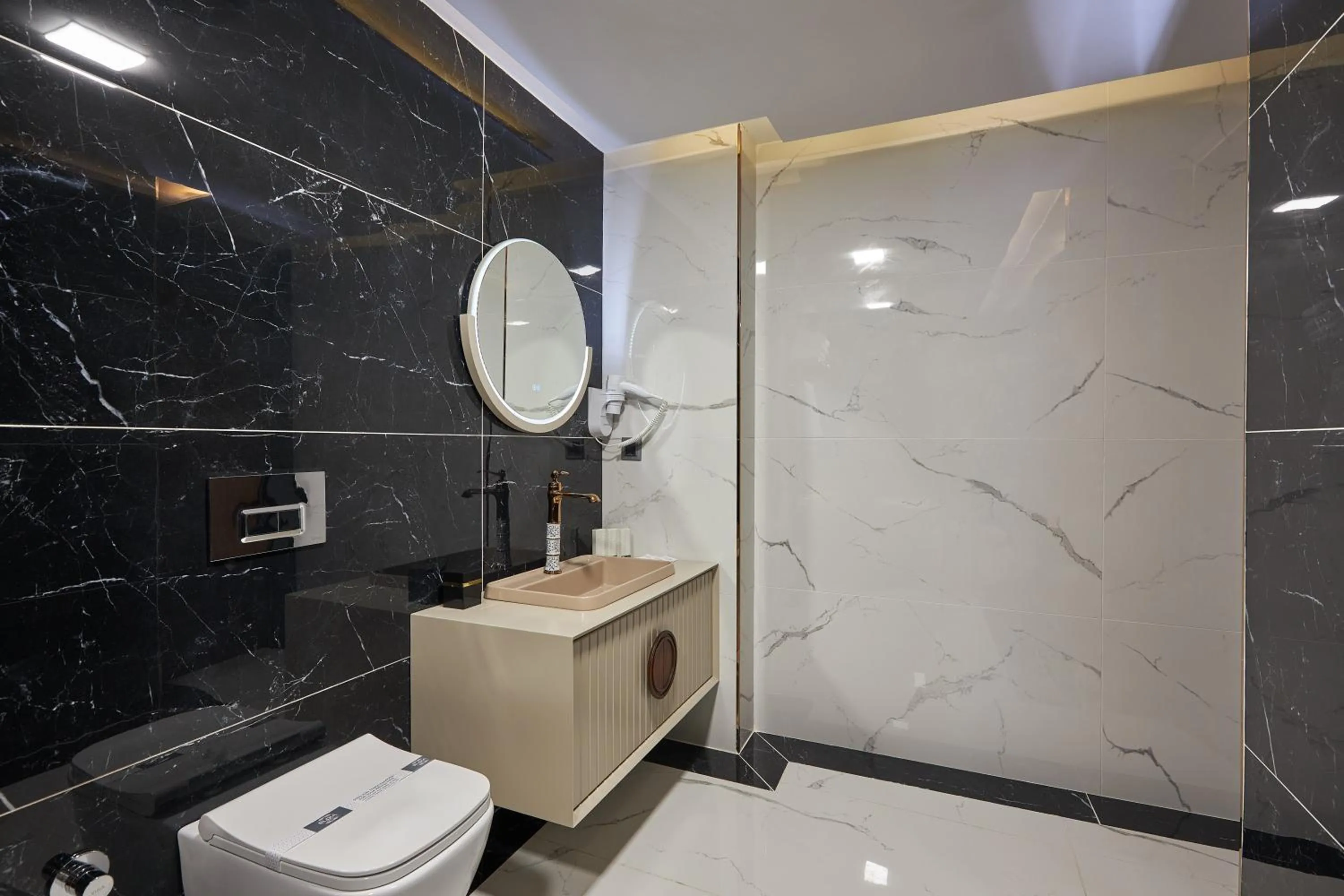 Toilet in Trademark Collection By Wyndham Operla İstanbul Airport Hotels & Spa